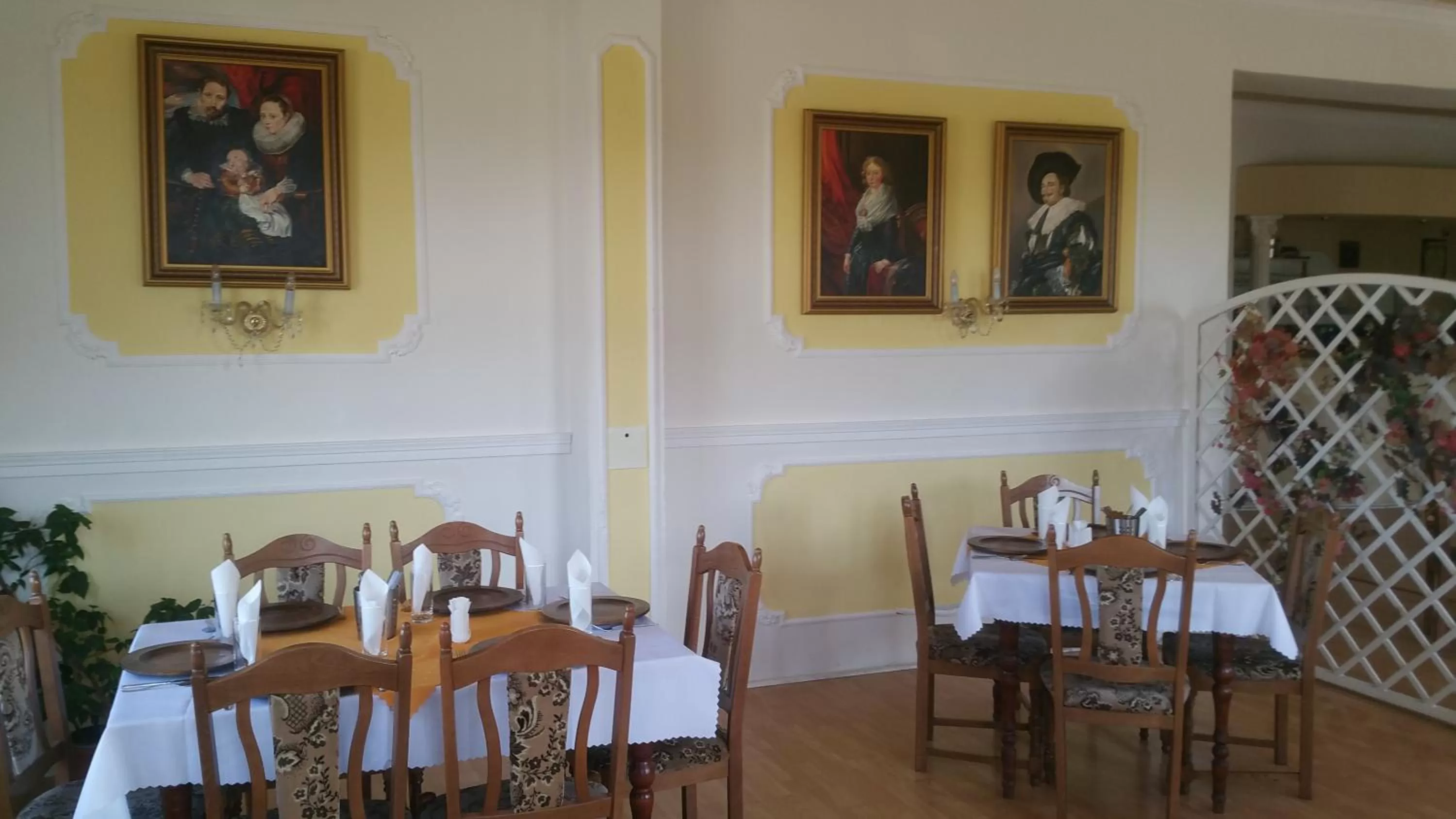 Restaurant/places to eat in Simple Pension Velický Zámoček