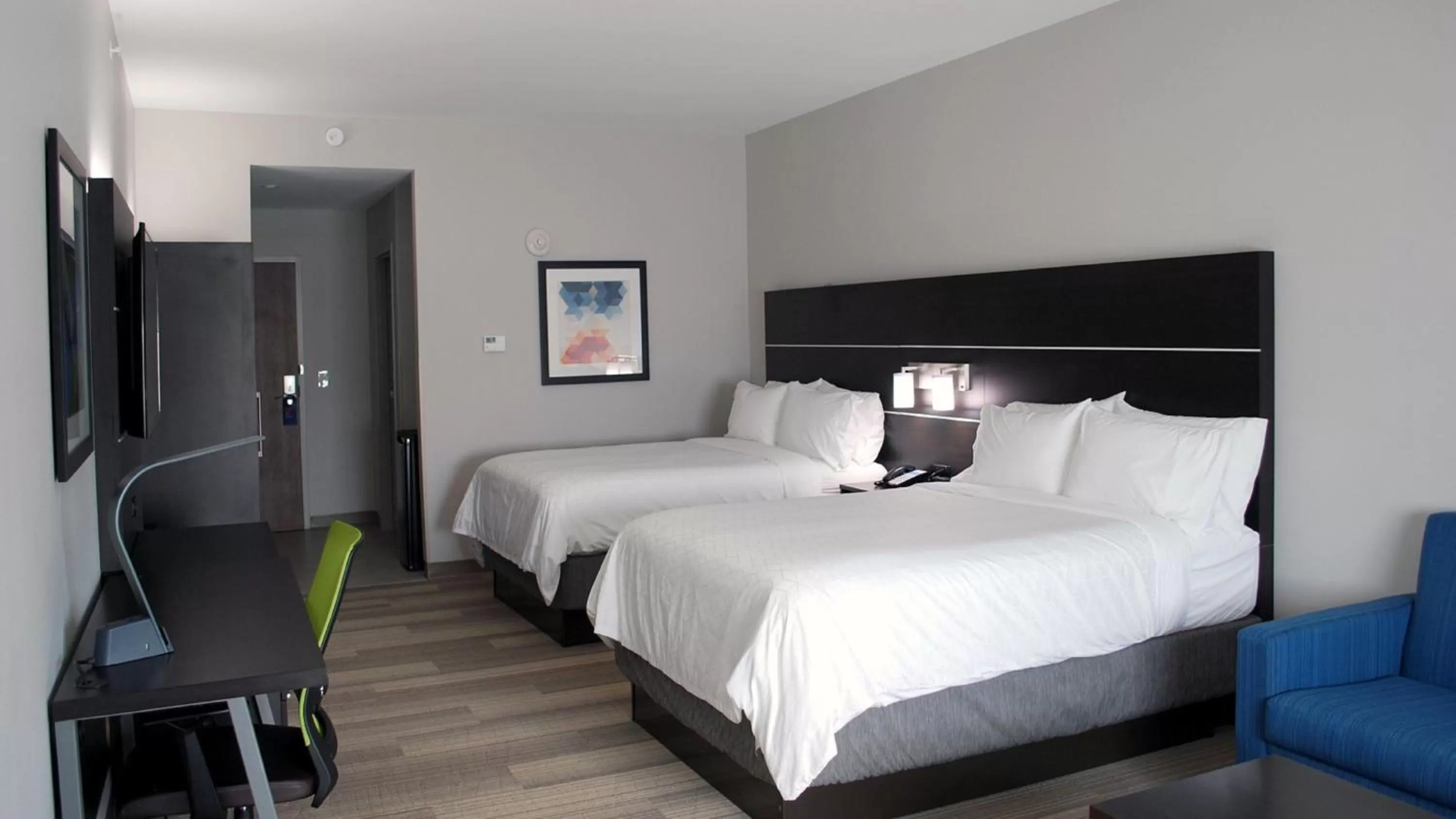 Photo of the whole room, Bed in Holiday Inn Express & Suites White Hall by IHG