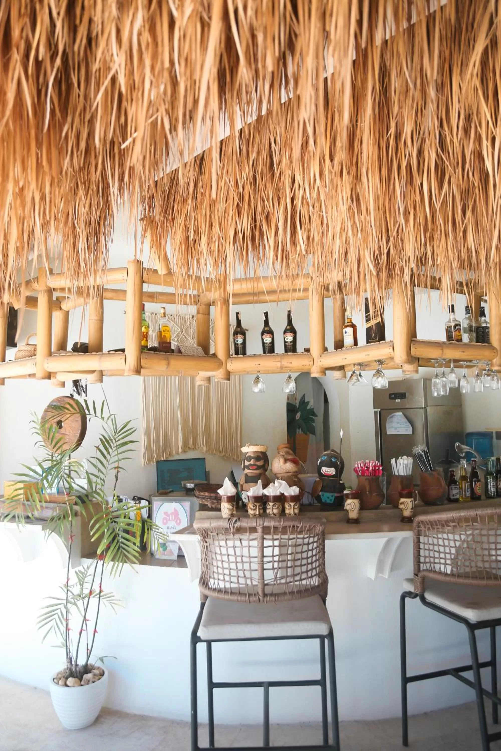 Restaurant/places to eat in Bassa nova villa