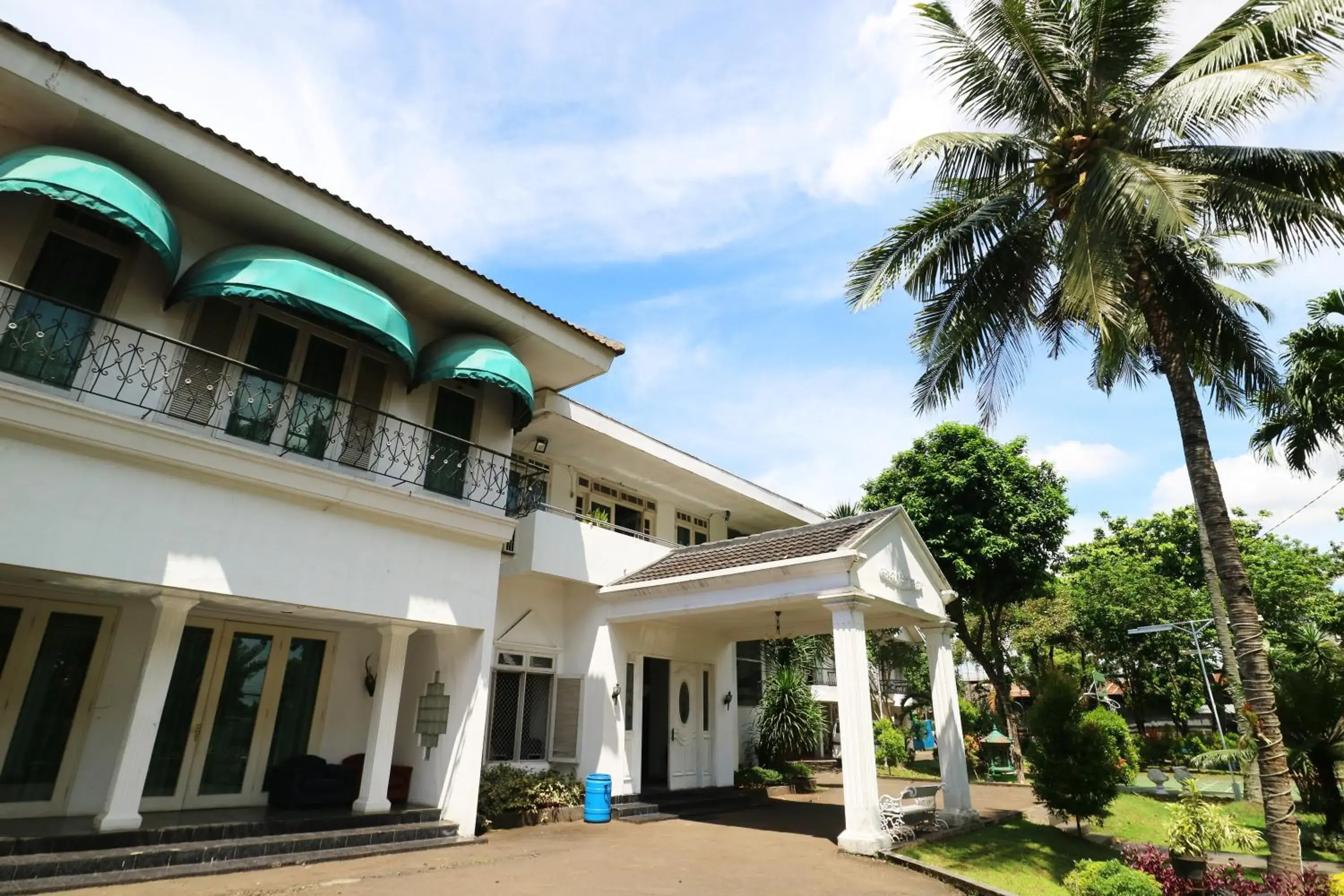 Property Building in Villa Sri Manganti