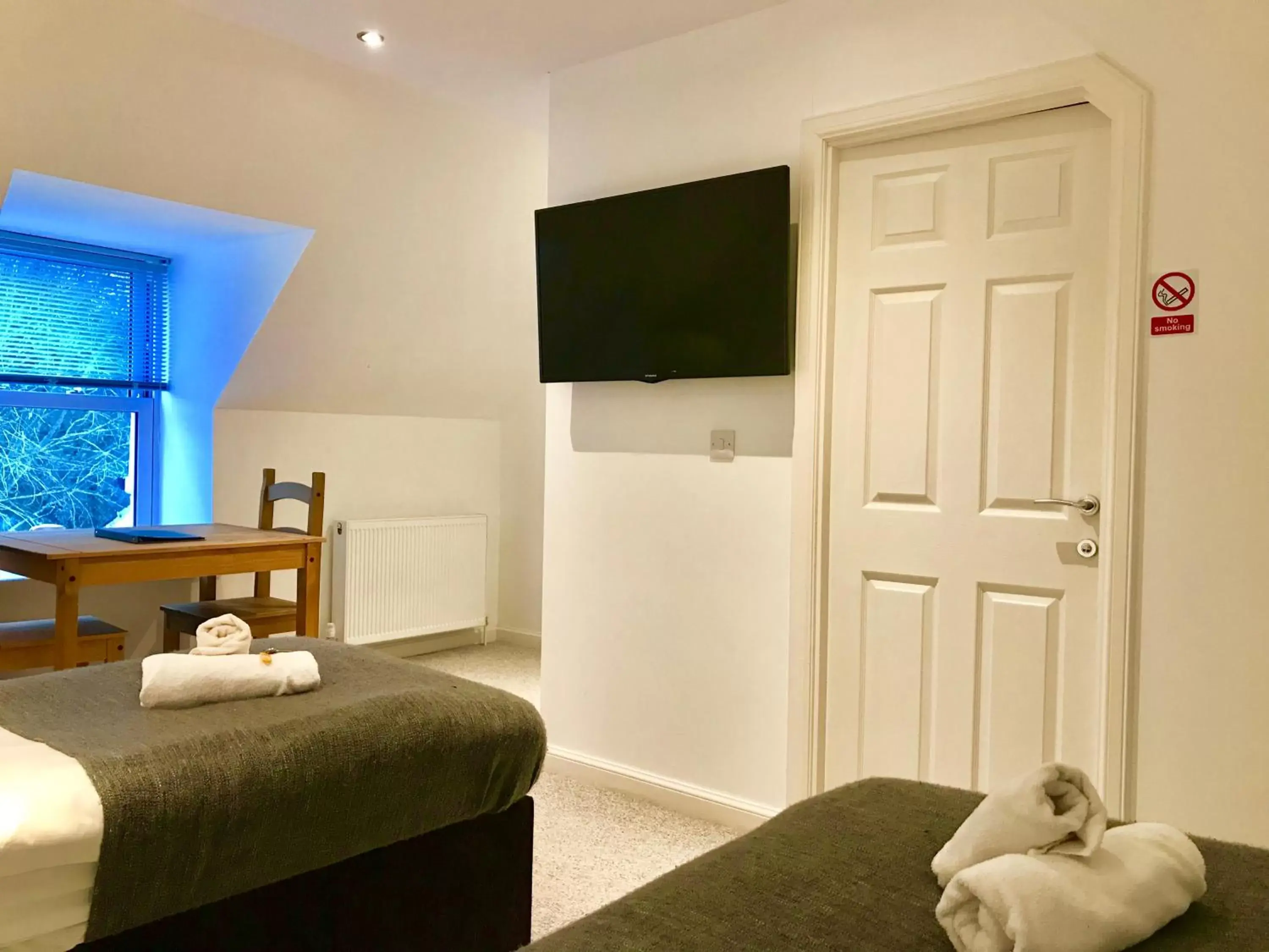 Bedroom, TV/Entertainment Center in Drumdevan Country House, Inverness