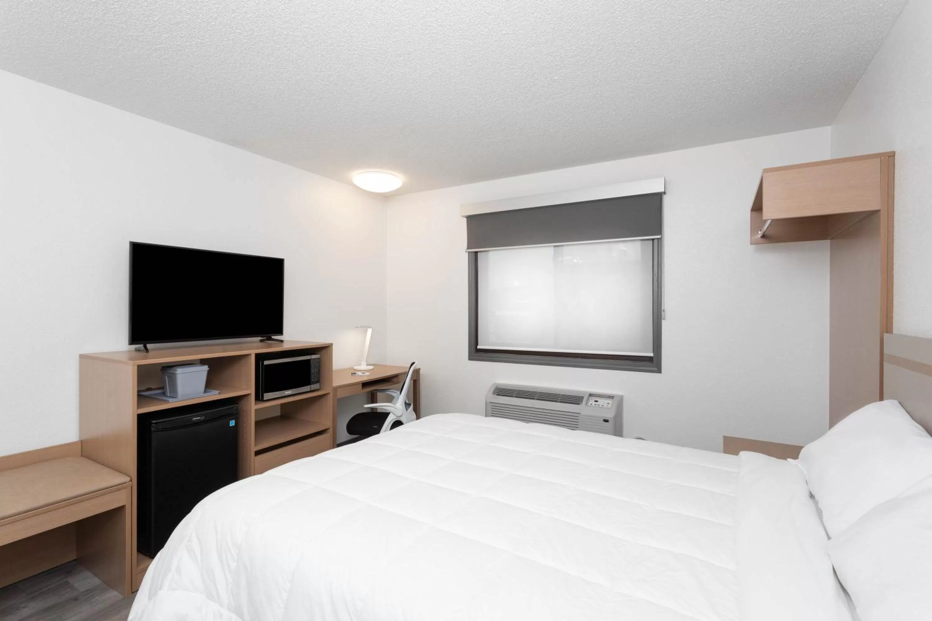 Bed in Travelodge by Wyndham Elkhart