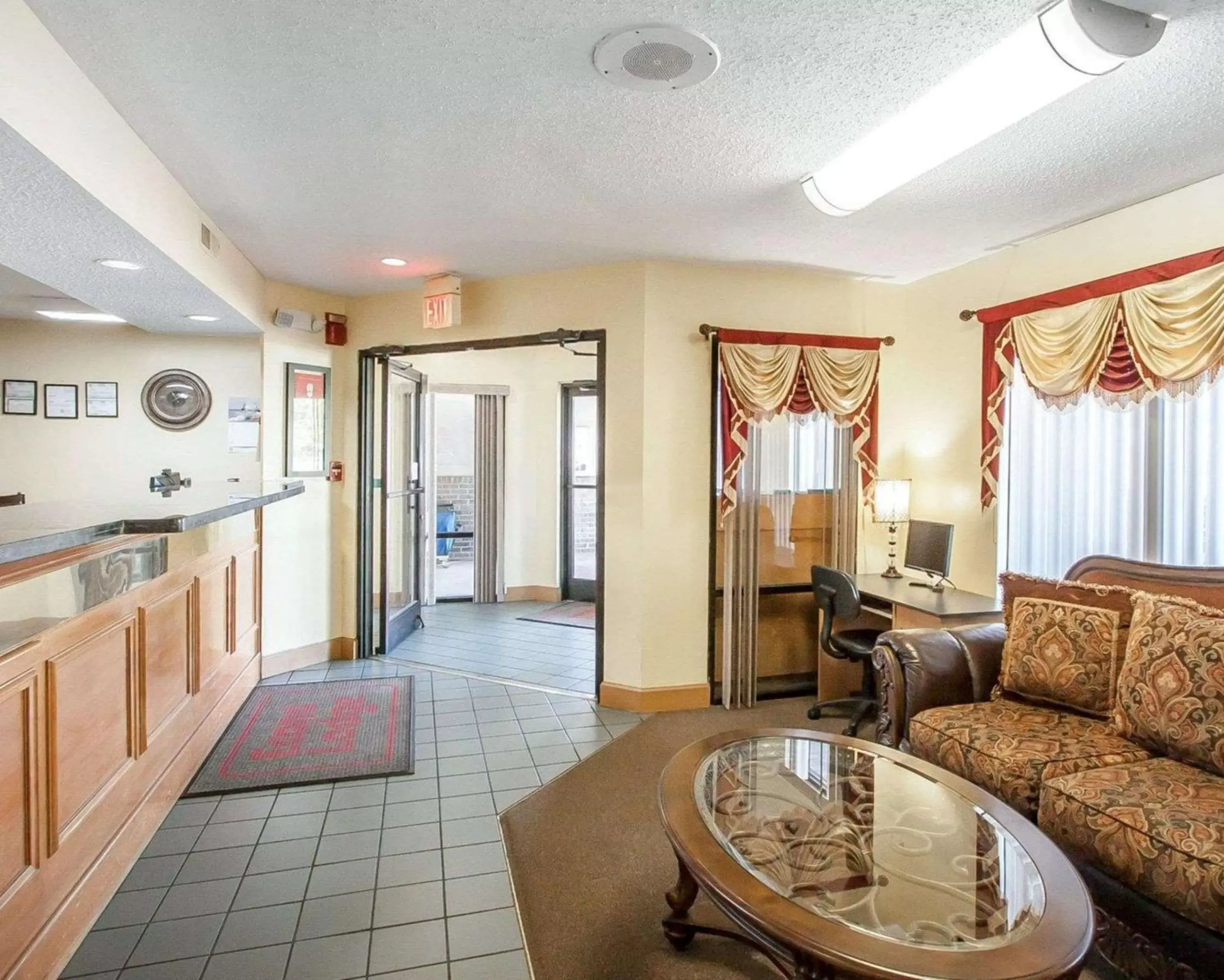 Lobby or reception, Seating Area in Econo Lodge Inn & Suites Nashville SE Murfreesboro - MTSU