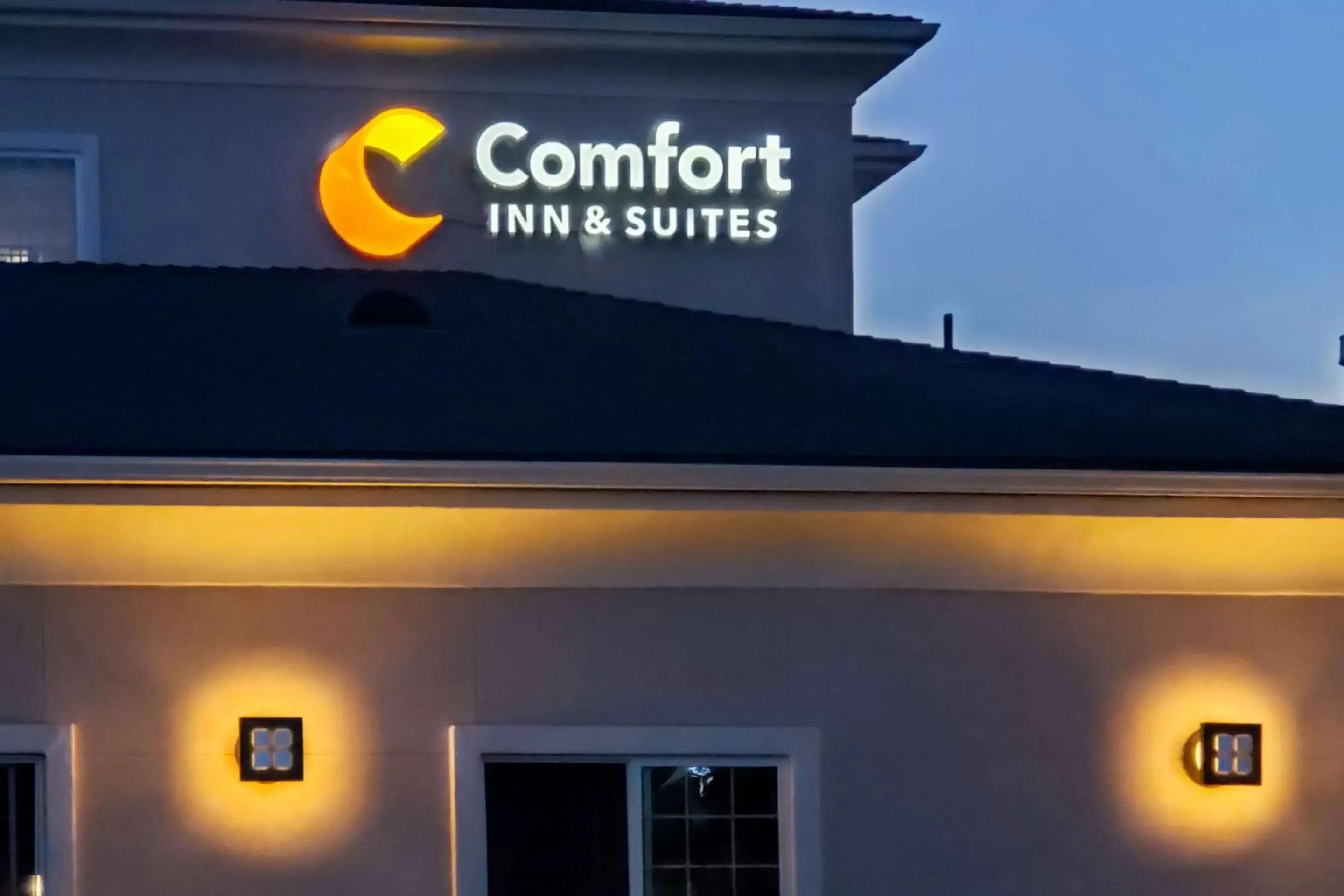 Property building, Property Logo/Sign in Comfort Inn & Suites Galt – Lodi North