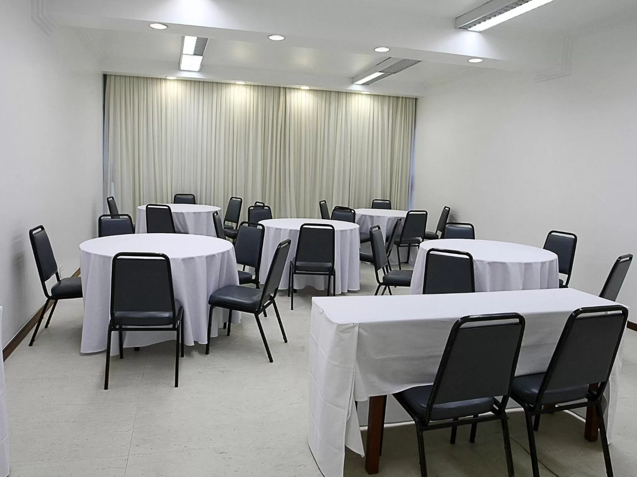 Restaurant/places to eat in Cheverny Apart Hotel