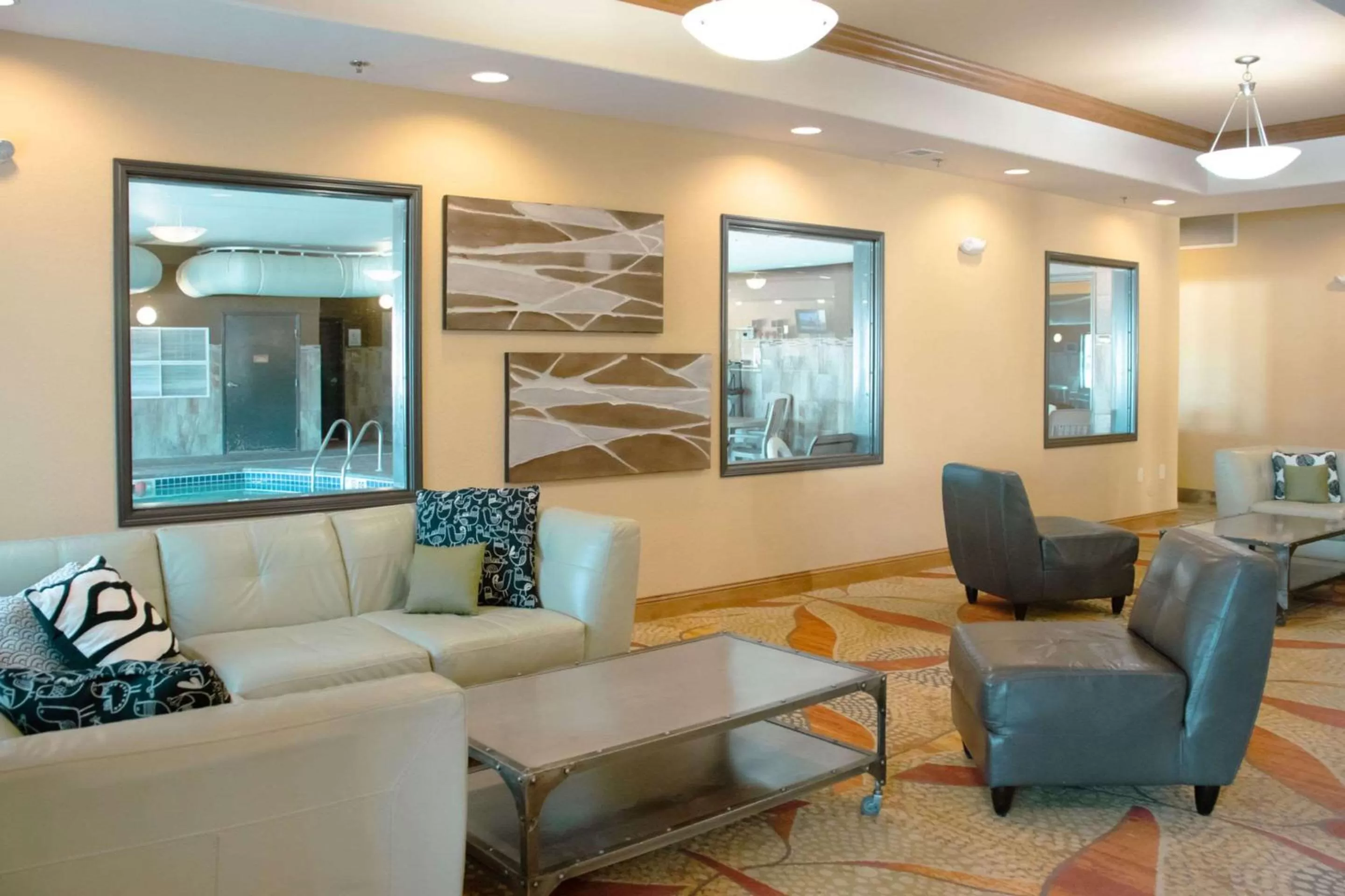 Lobby or reception in Expressway Suites of Grand Forks