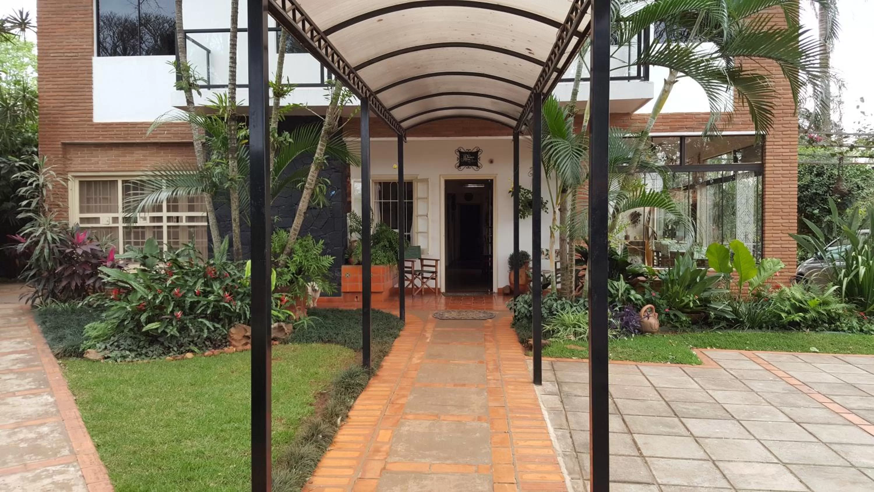 Facade/entrance in Las Orquideas Parque Hotel