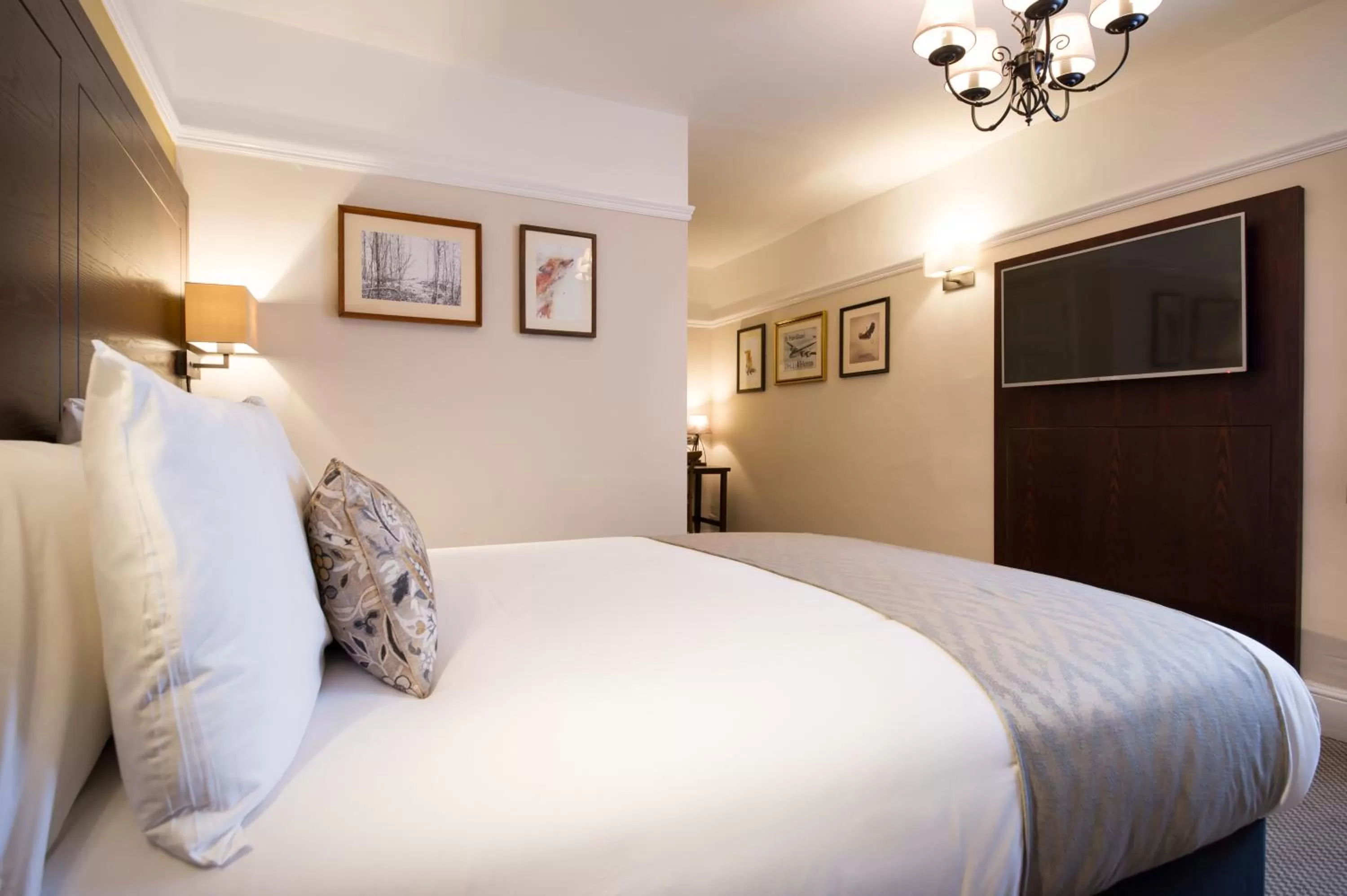 Bed in The Colney Fox by Innkeeper's Collection