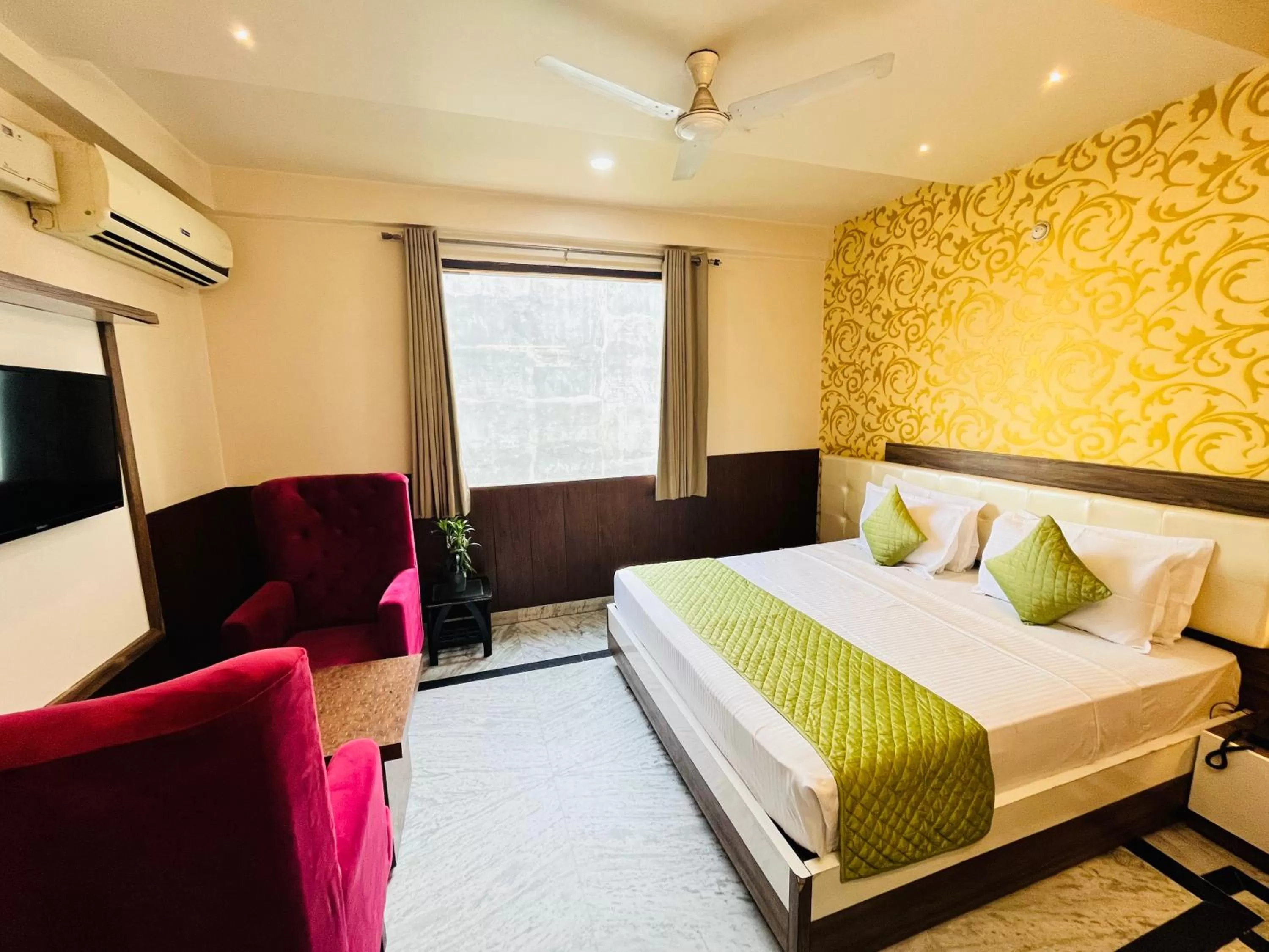Bed in Hotel The Leaf - Gomti Nagar Lucknow