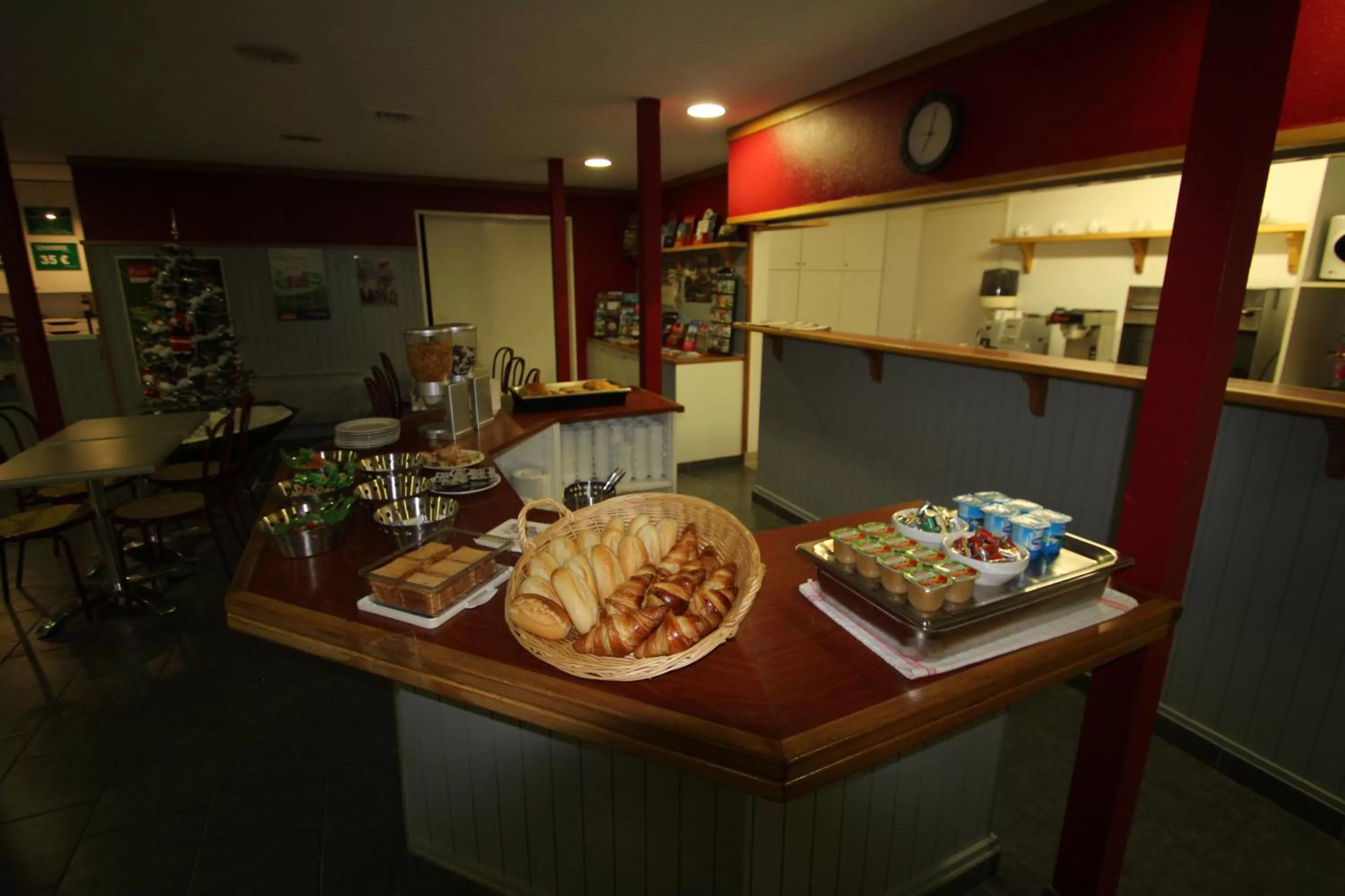 Food in Fasthotel Tours Sud