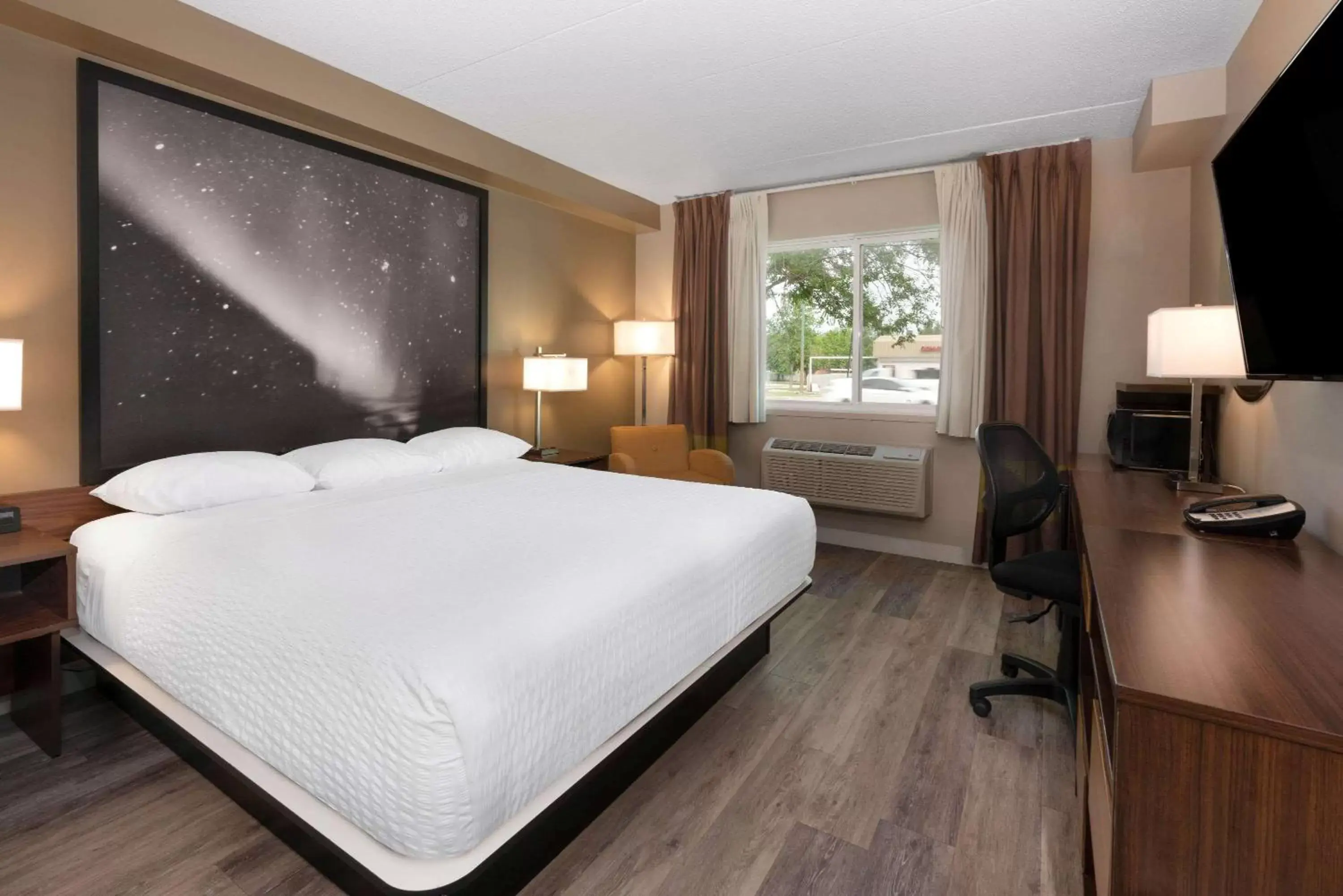 Photo of the whole room, Bed in Super 8 by Wyndham Winnipeg West