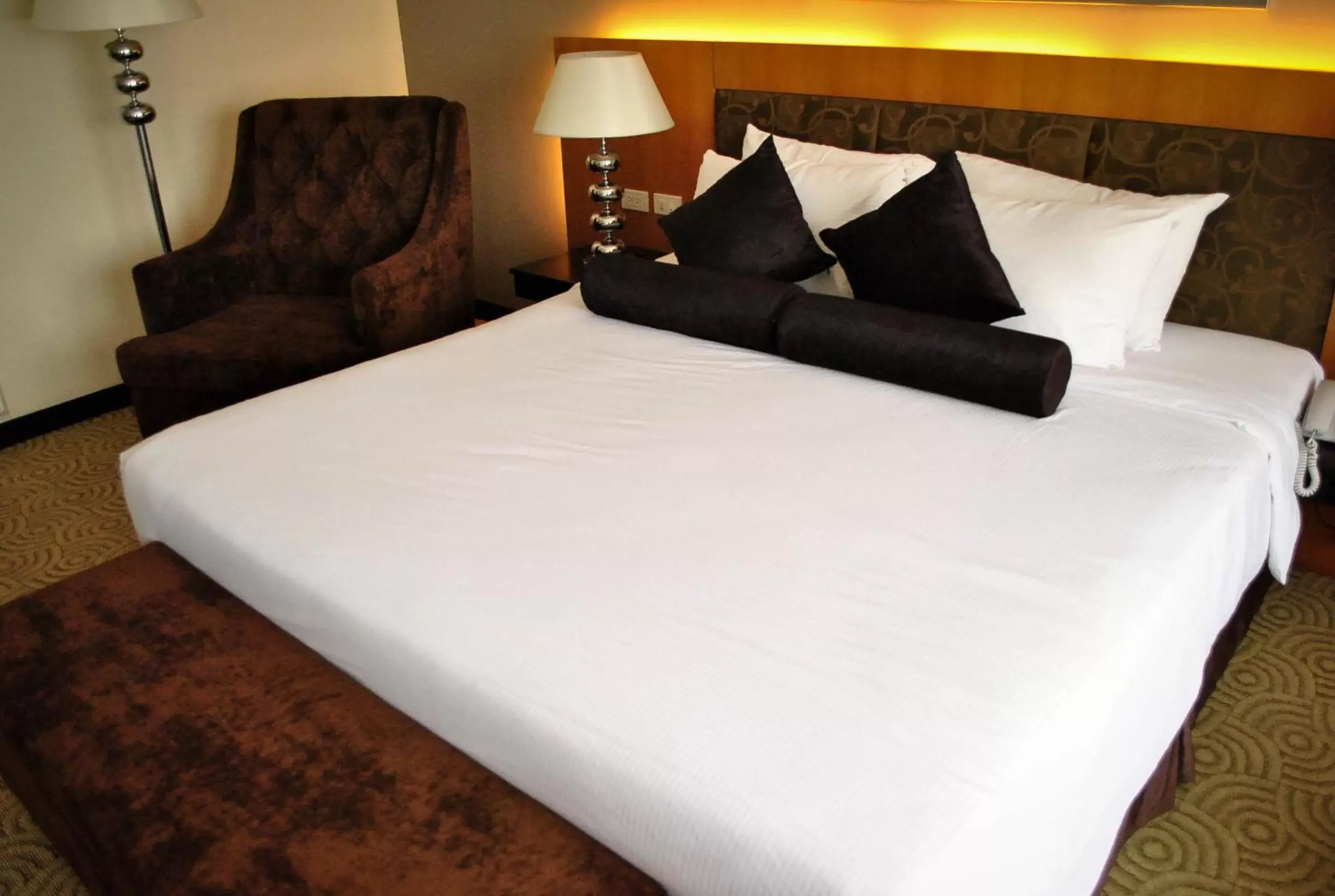 Bed in Hotel Elizabeth Cebu