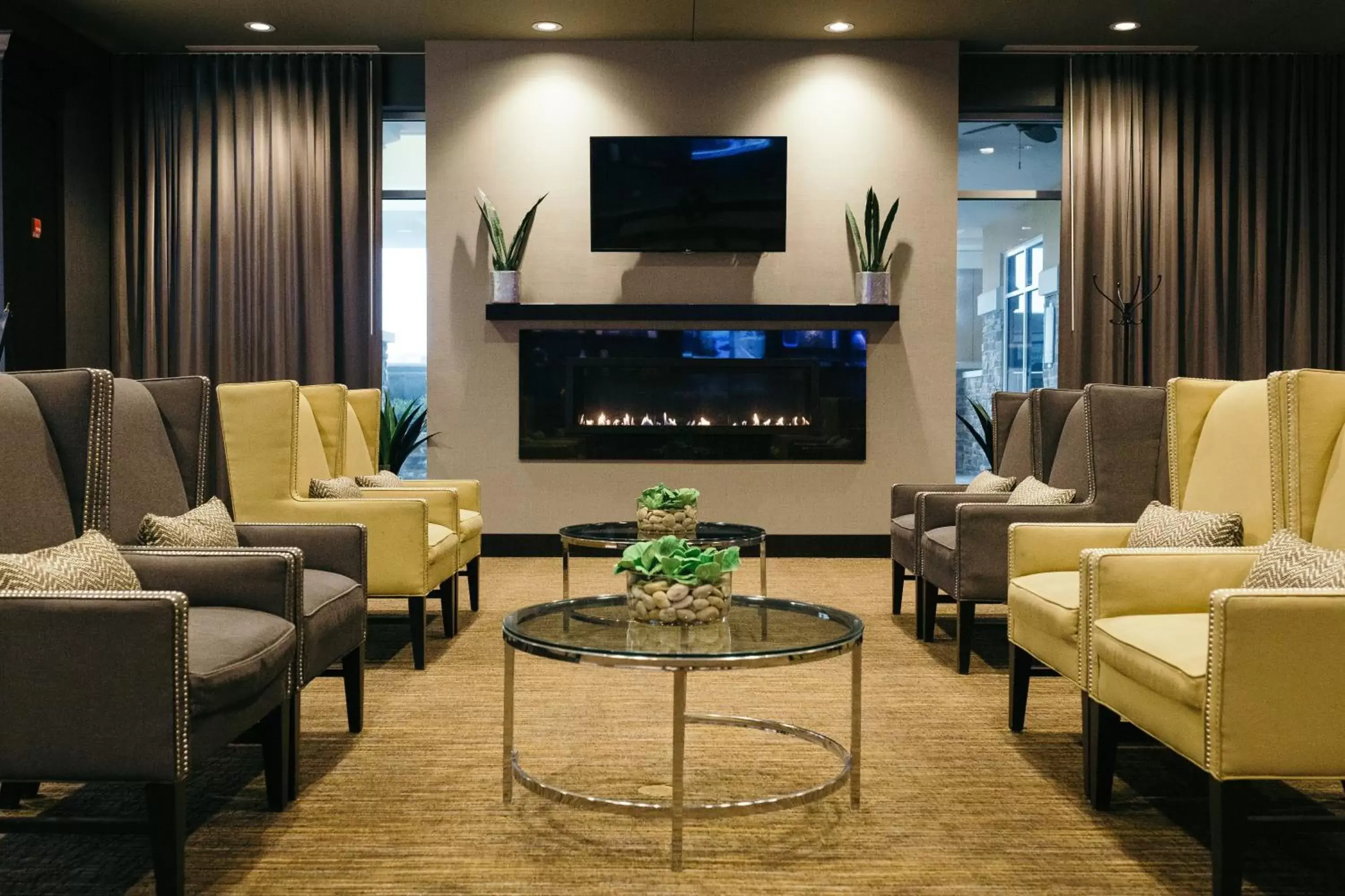 Lobby or reception, Seating Area in Holiday Inn and Suites East Peoria, an IHG Hotel