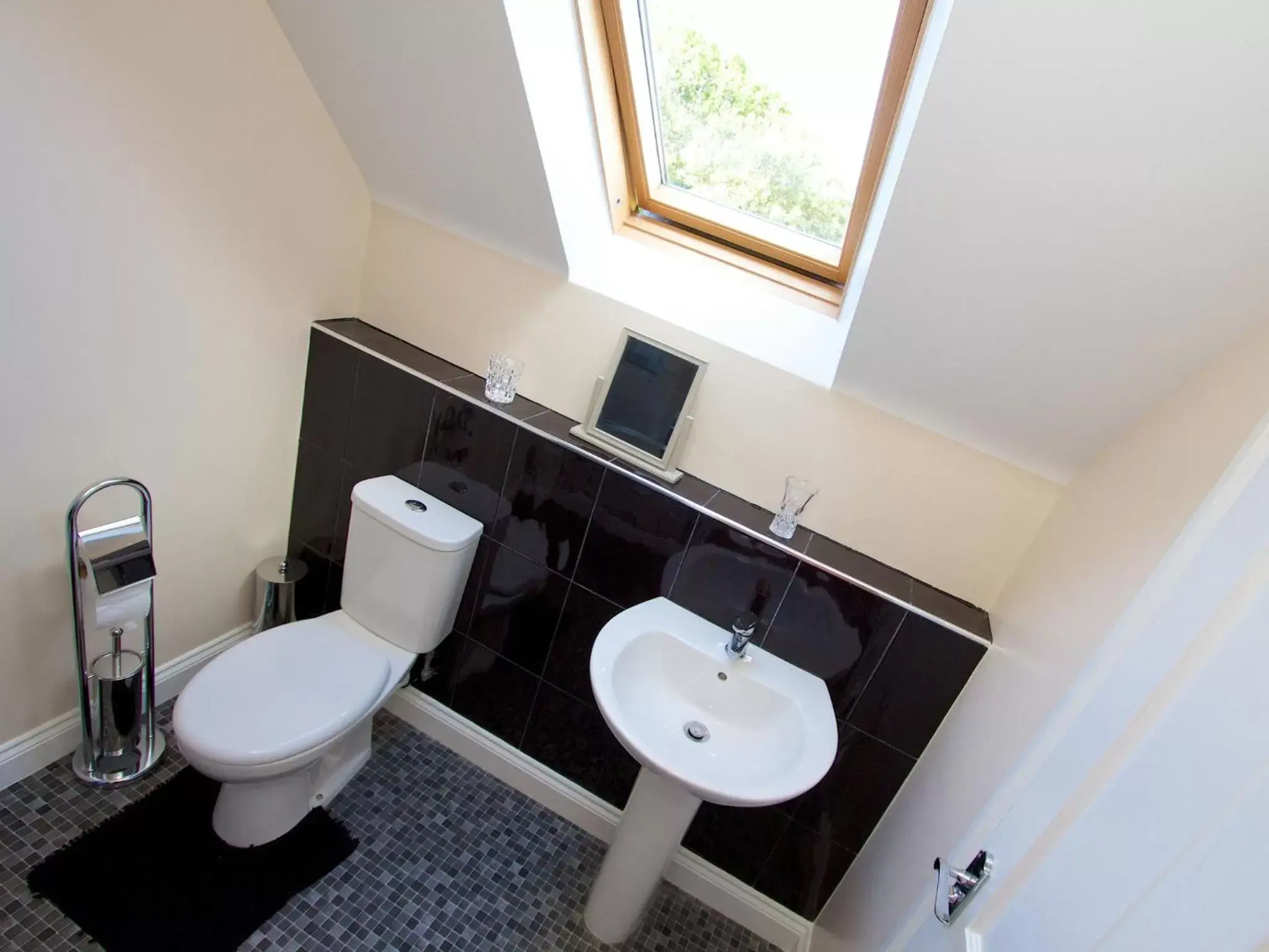 Bathroom in Henbere Farm B&B