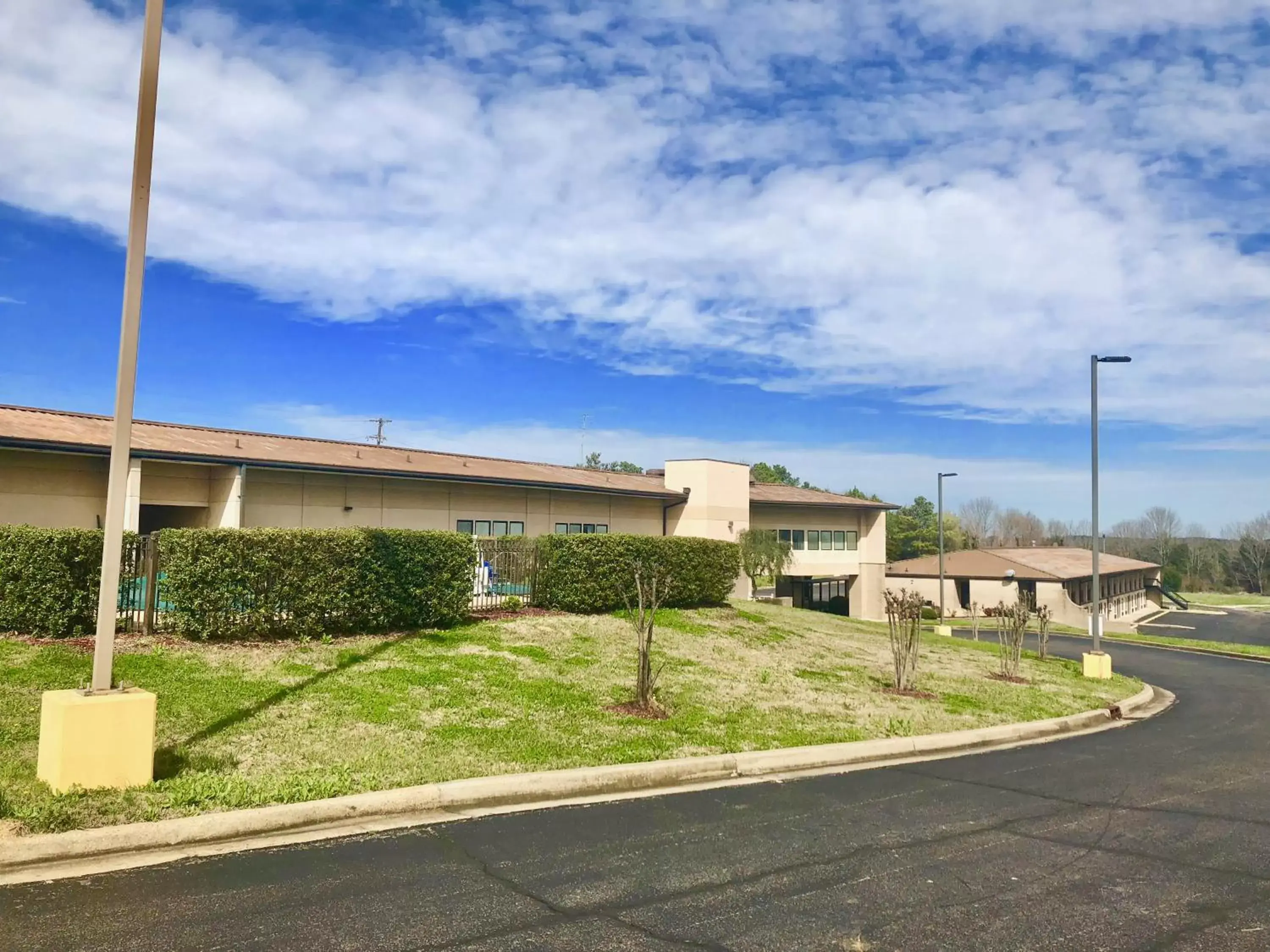 Property Building in Super 8 by Wyndham-Tupelo Airport