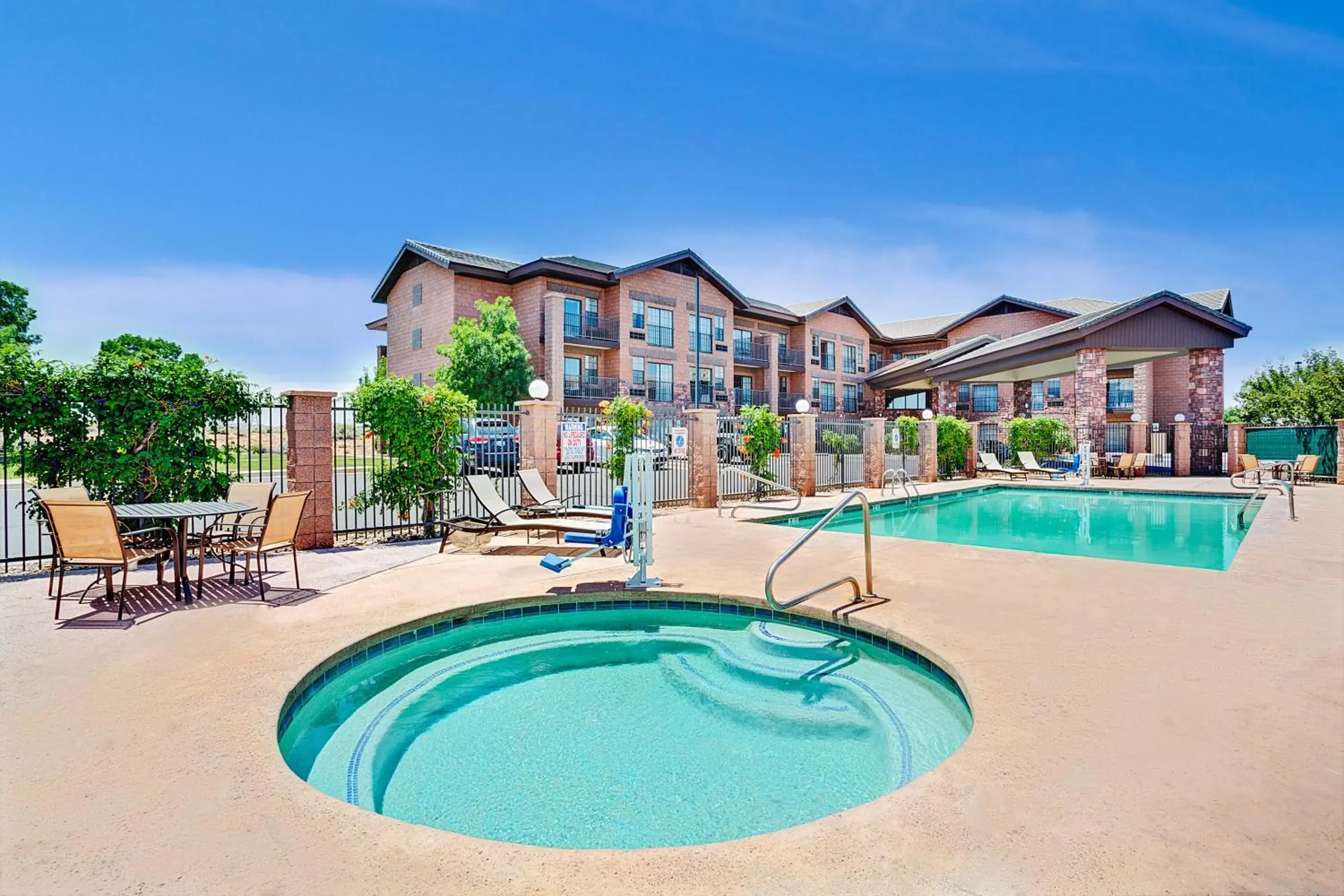 Swimming Pool in Days Inn & Suites by Wyndham Page Lake Powell