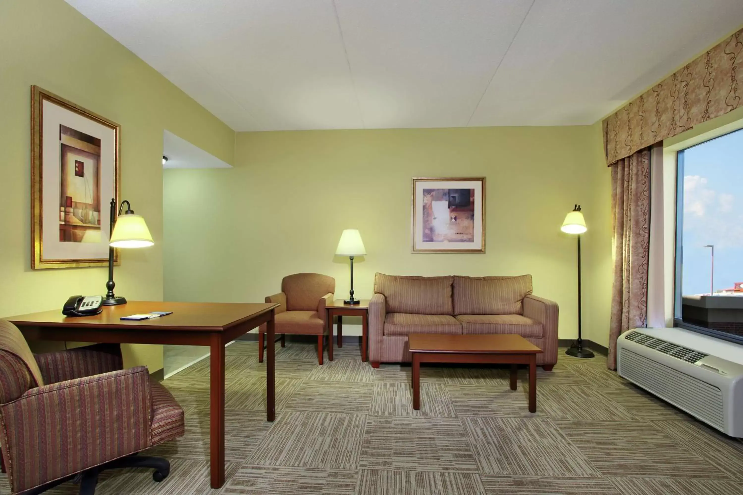 Bedroom, Seating Area in Hampton Inn & Suites Murray