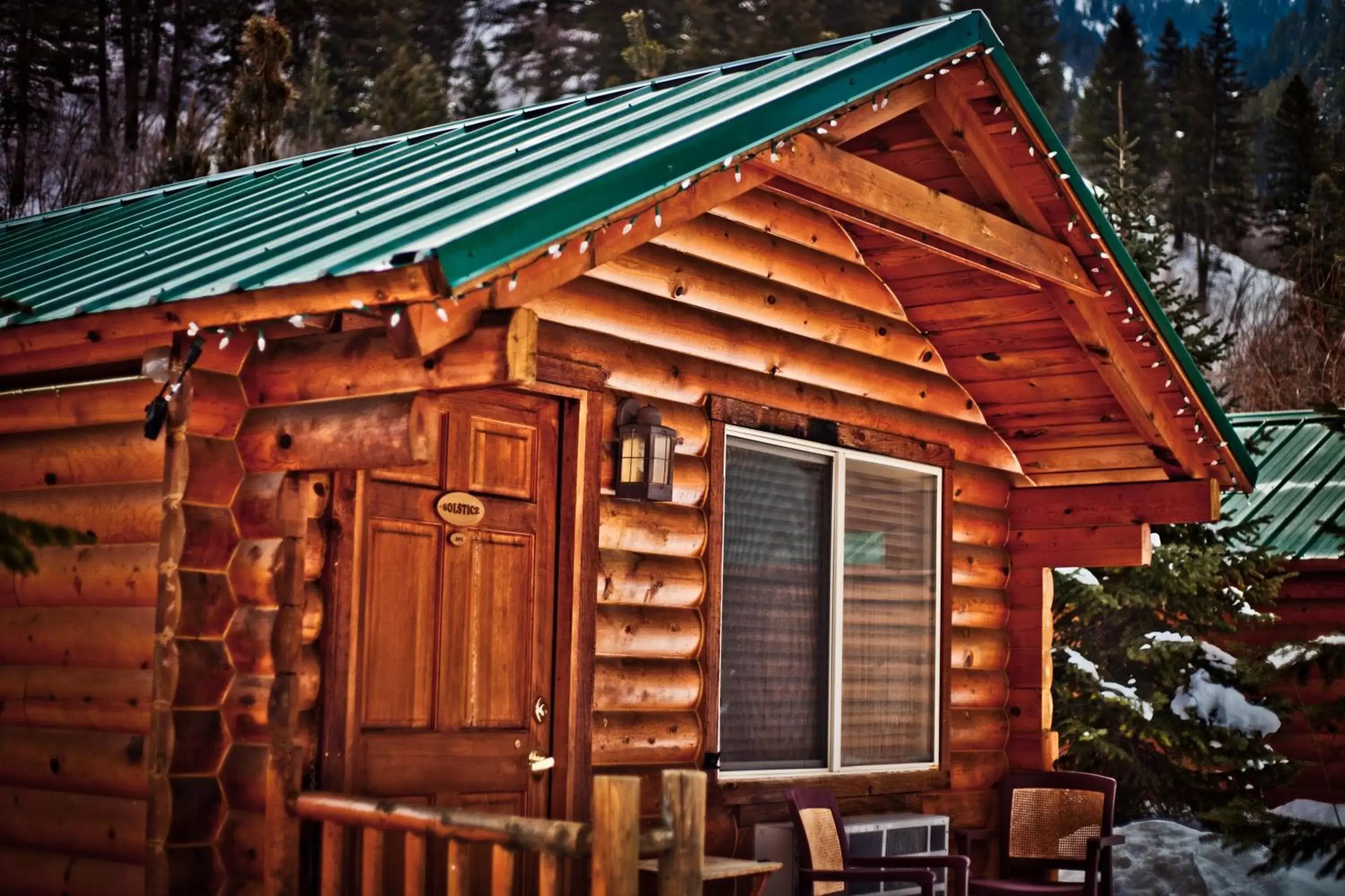 Facade/entrance, Property Building in Alaskan Inn and Spa