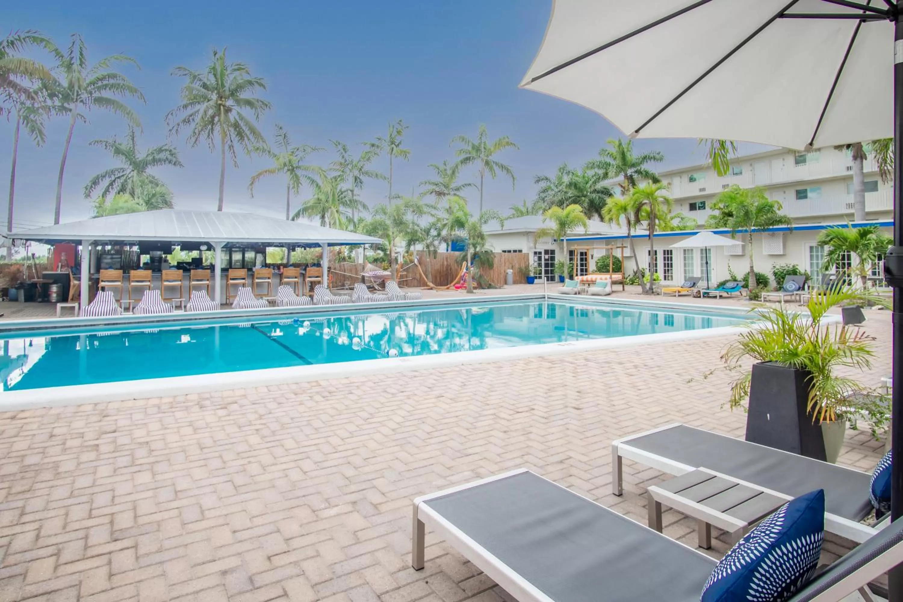 Swimming pool in Skipjack Resort & Marina