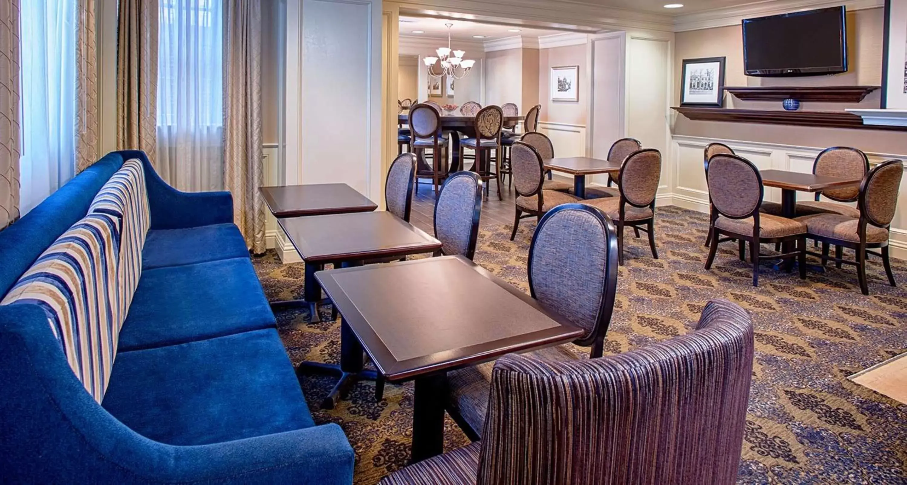 Breakfast, Lounge/Bar in Hampton Inn & Suites Birmingham-Downtown-Tutwiler