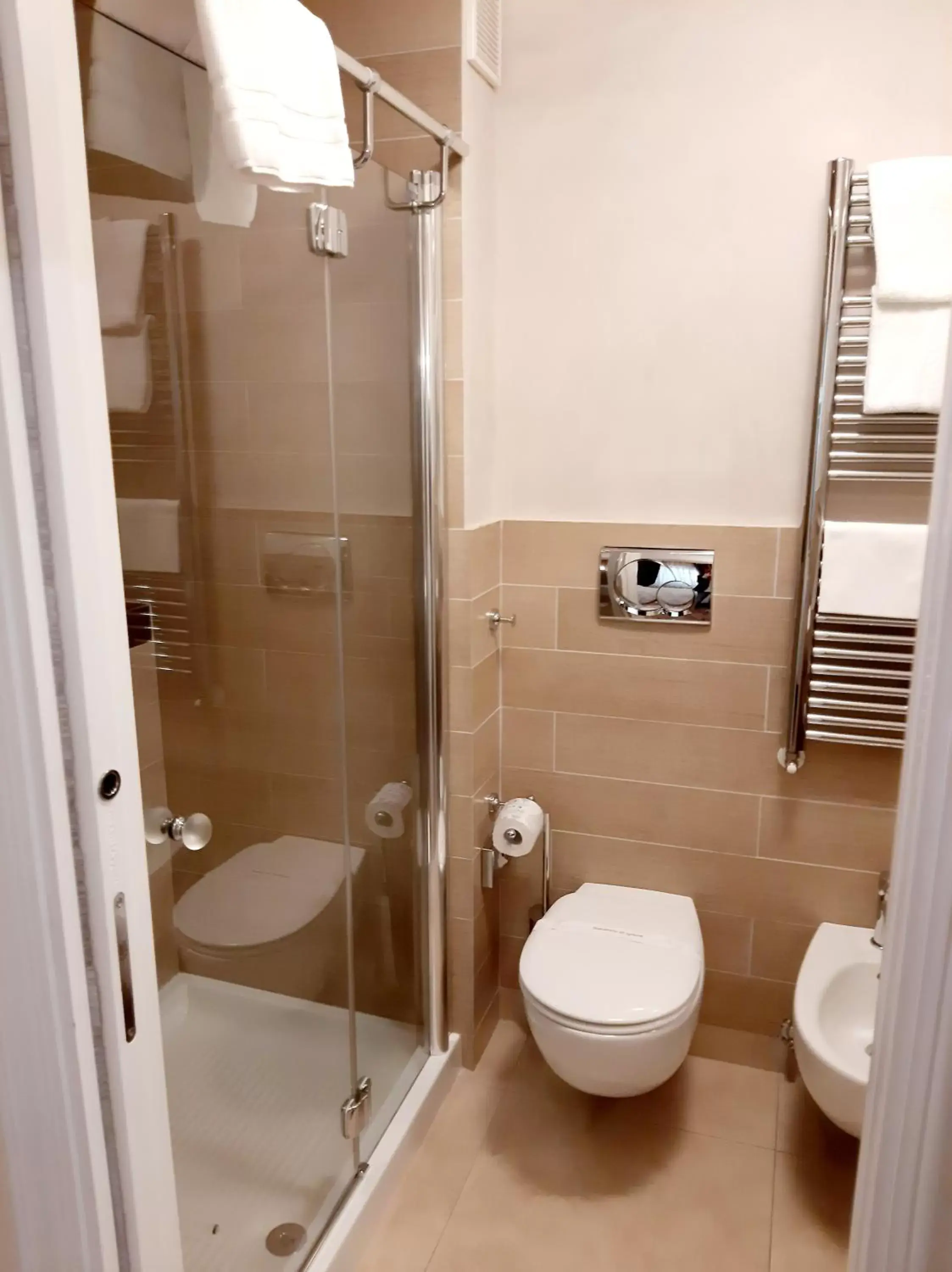 Shower, Bathroom in Hotel Patavium
