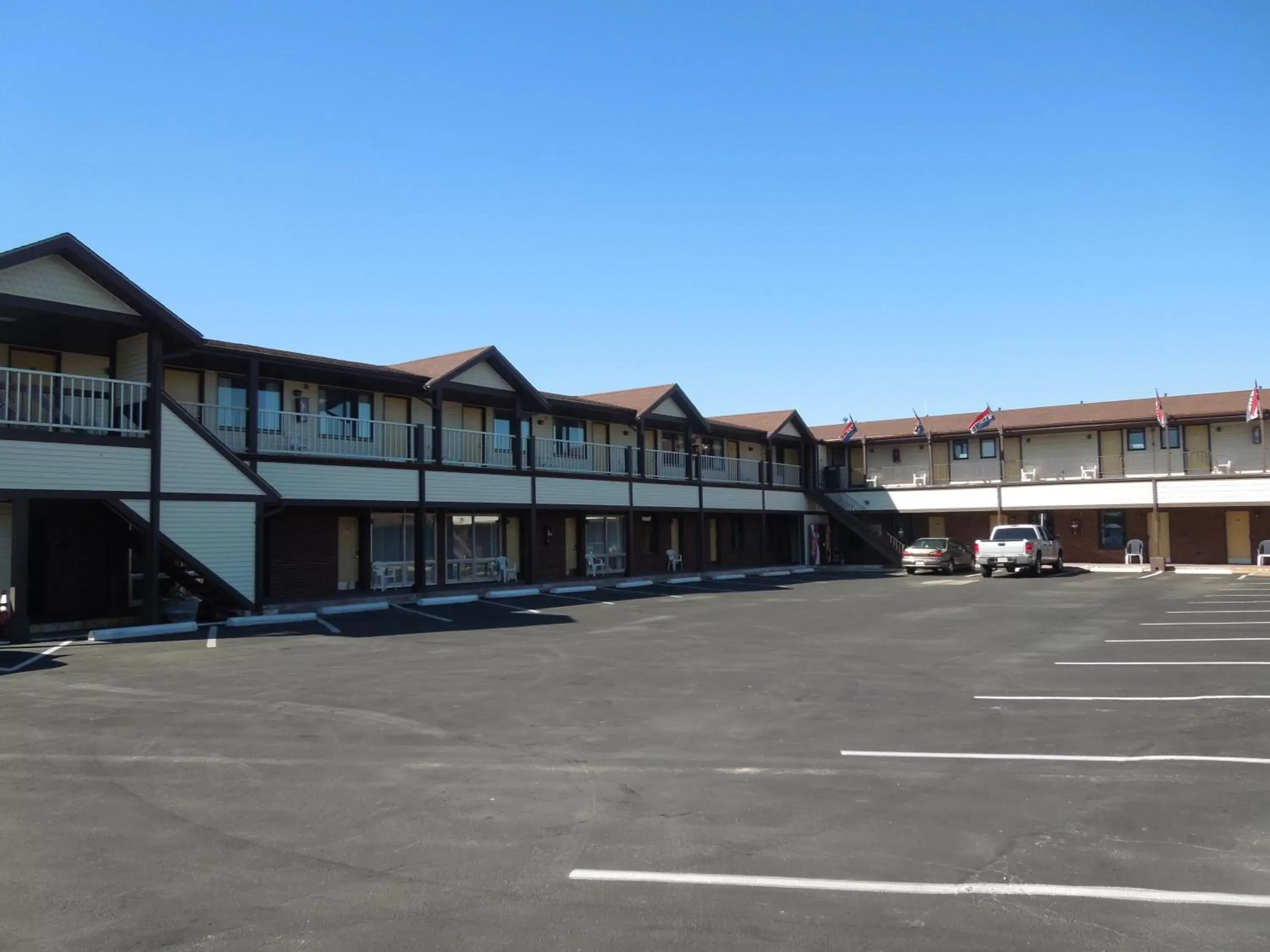 Facade/entrance, Property Building in Arlington Inn