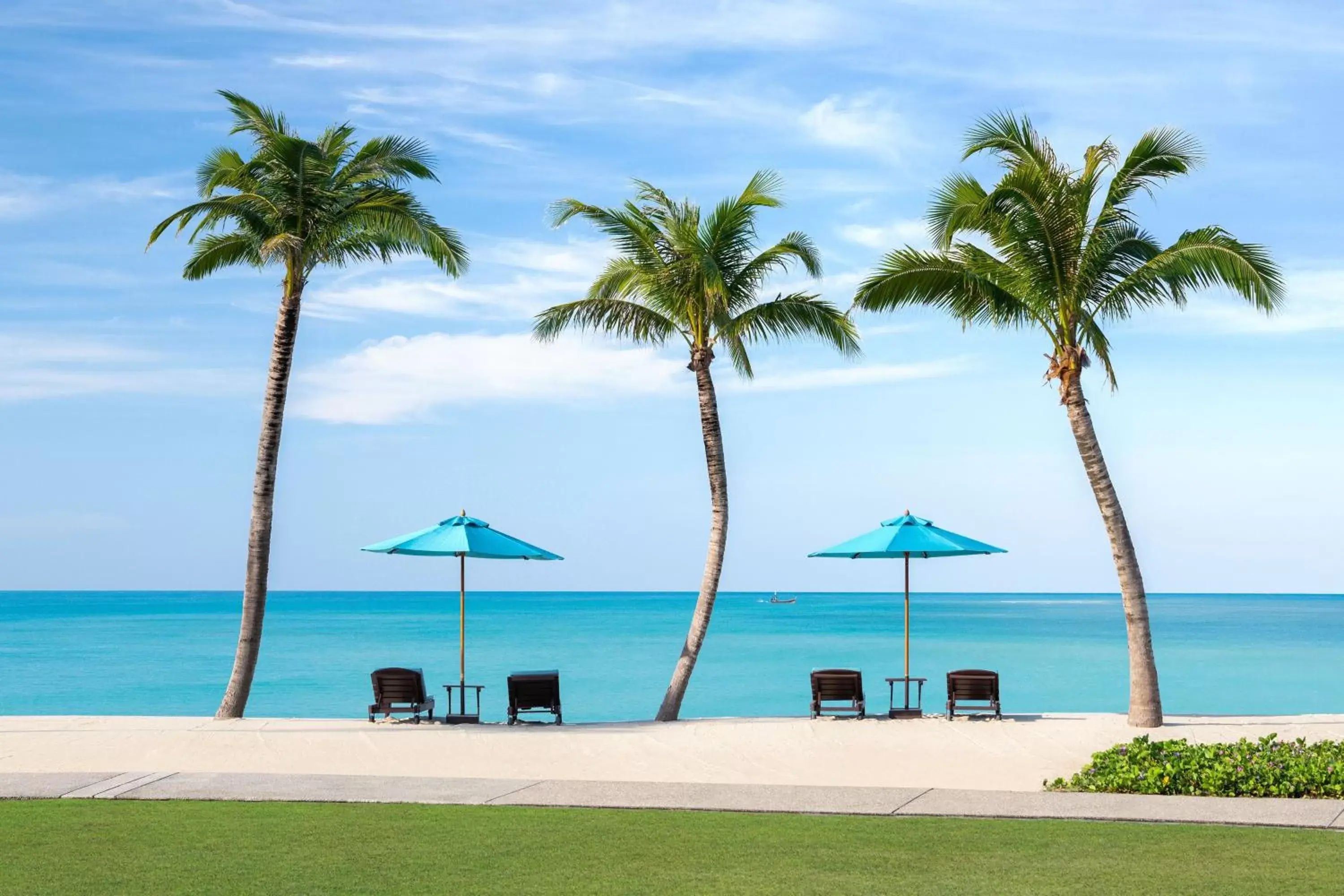 Beach in Le Meridien Khao Lak Resort & Spa