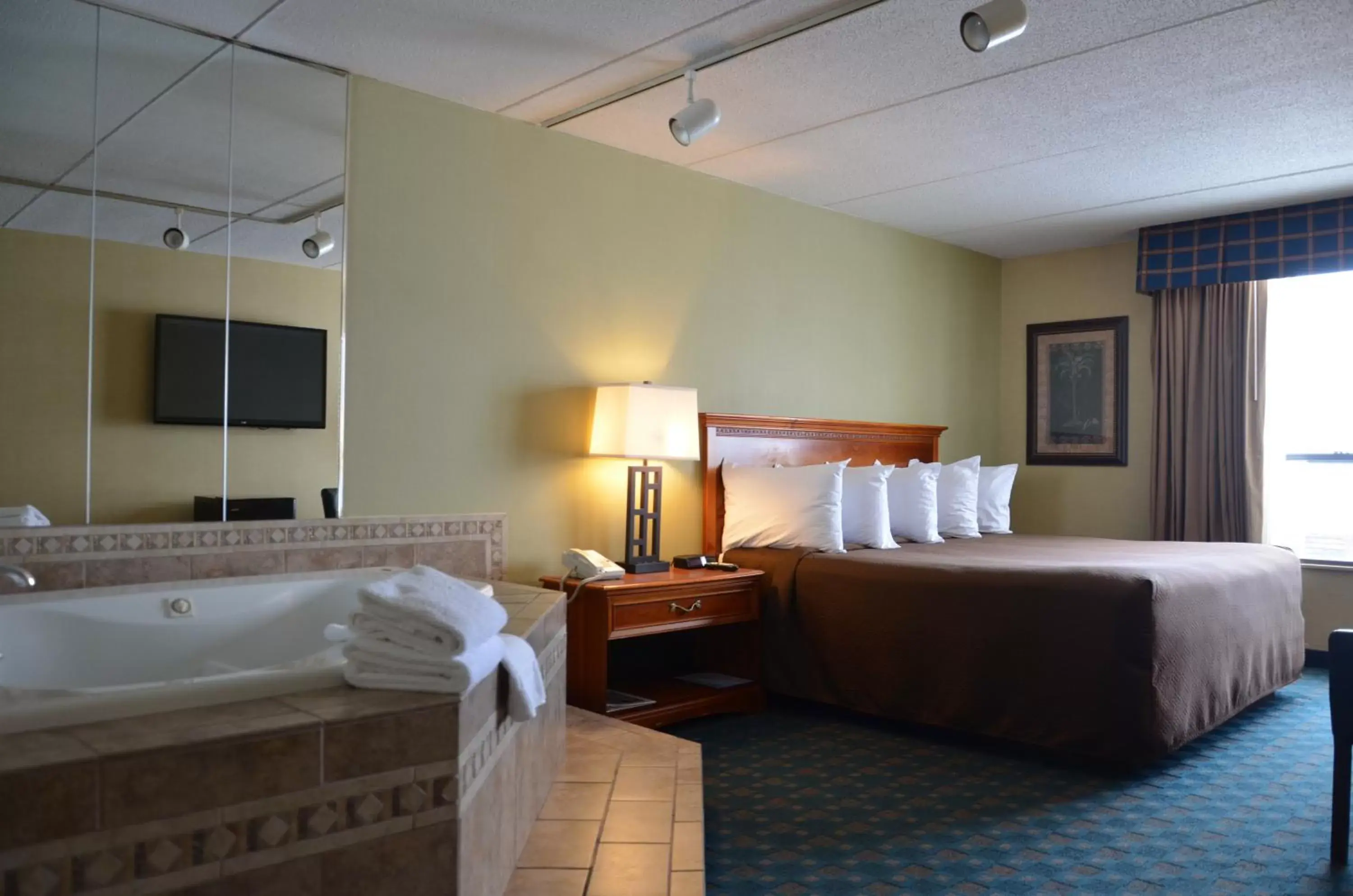 Bed in Tawas Bay Beach Resort & Conference Center