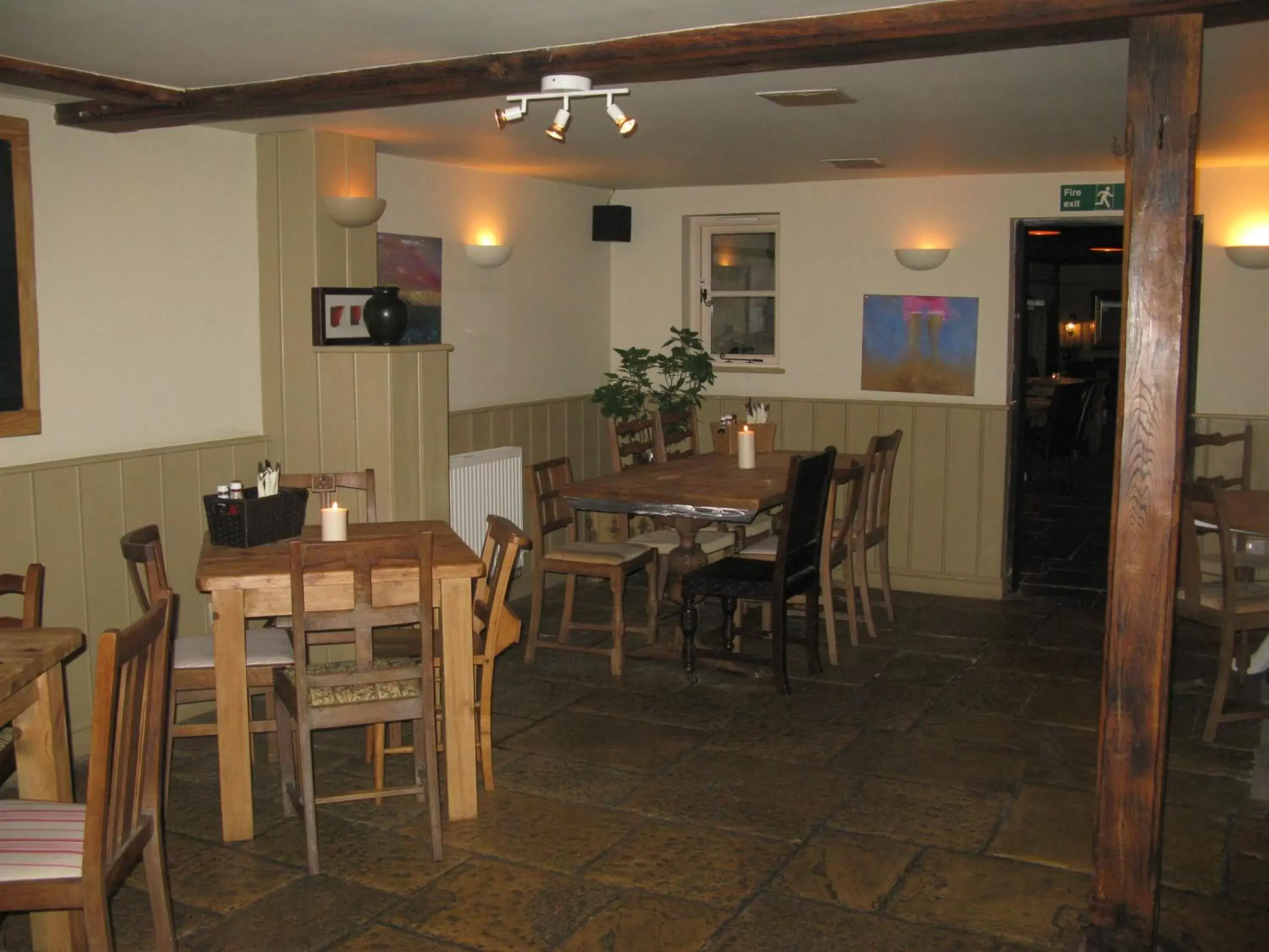 Lounge or bar, Restaurant/Places to Eat in The Chequers Inn