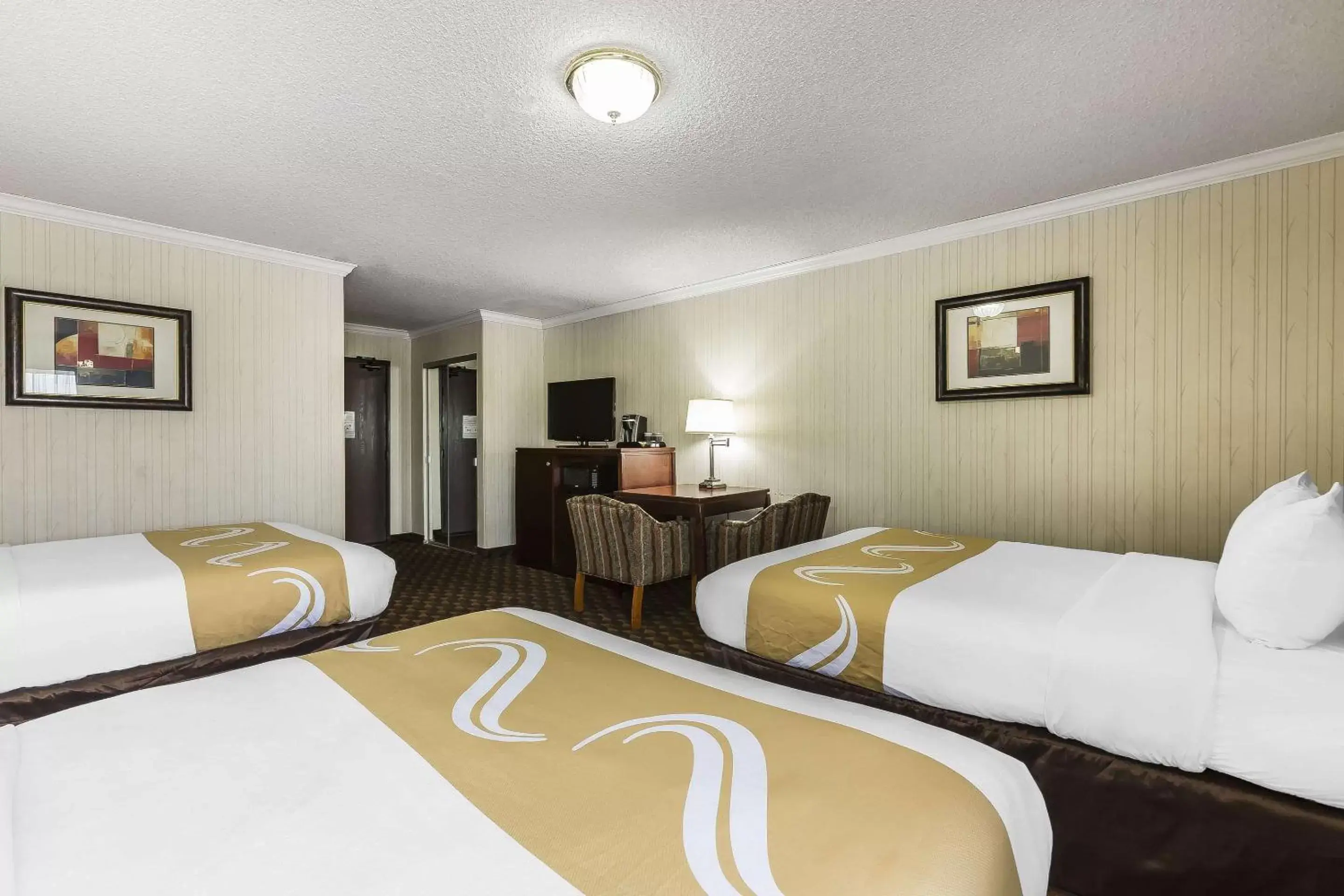 Photo of the whole room, Bed in Quality Inn & Suites Los Angeles Airport - LAX