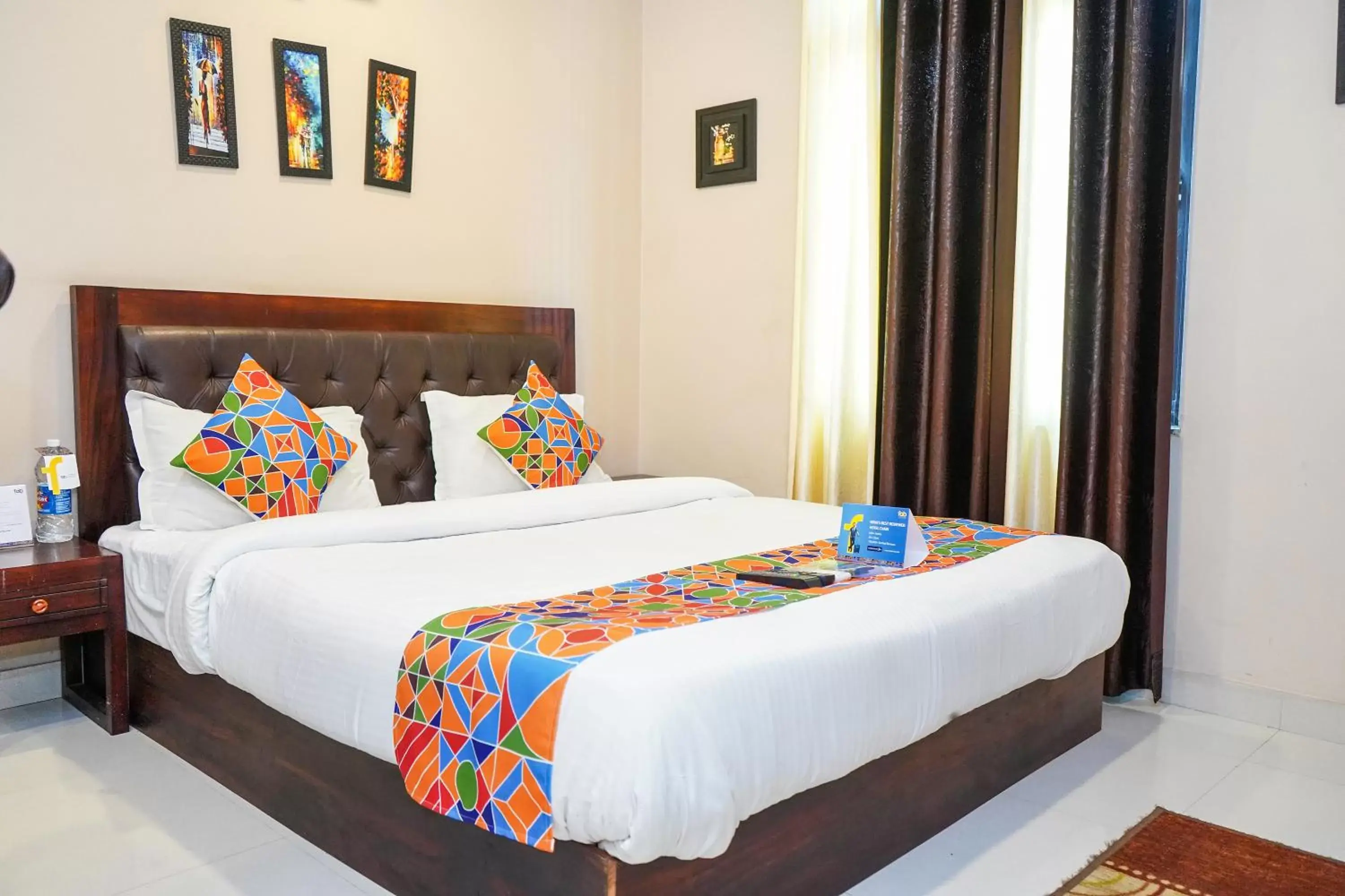 Property building, Bed in FabExpress Travelers Lodge Property building, Bed in FabExpress Travelers Lodge