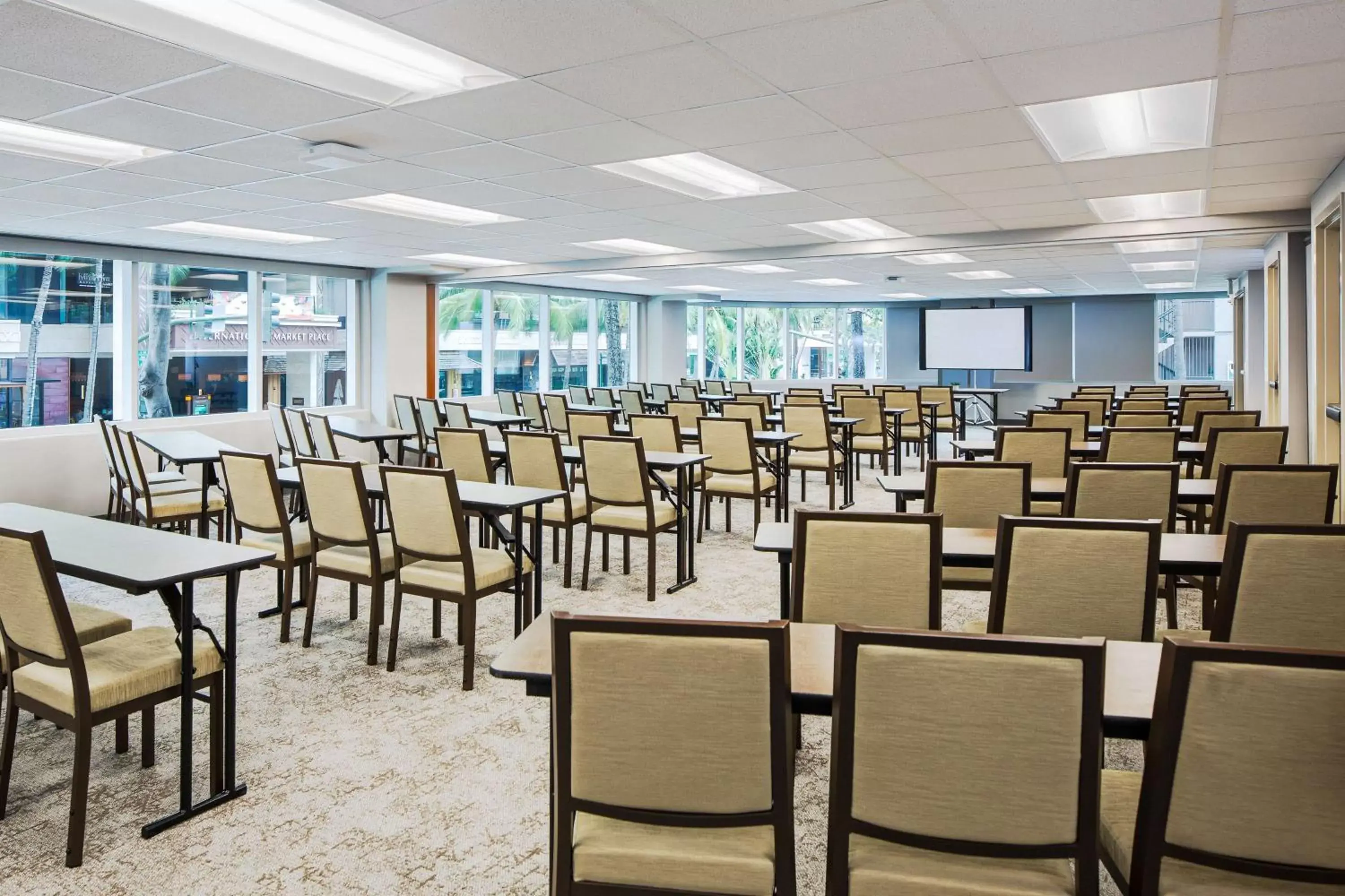 Meeting/conference room in Hilton Garden Inn Waikiki Beach