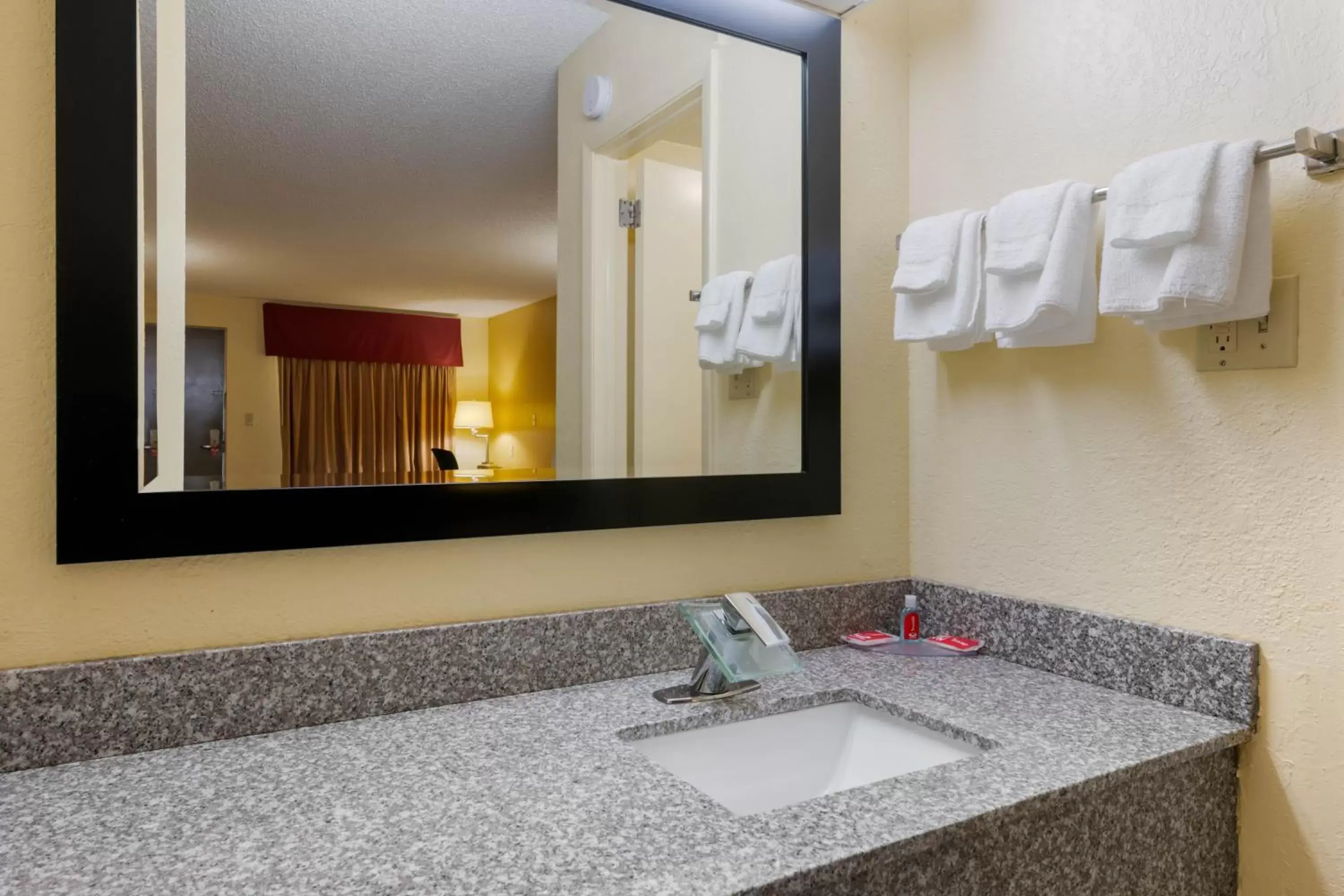 Property building, Bathroom in Econo Lodge Jacksonville