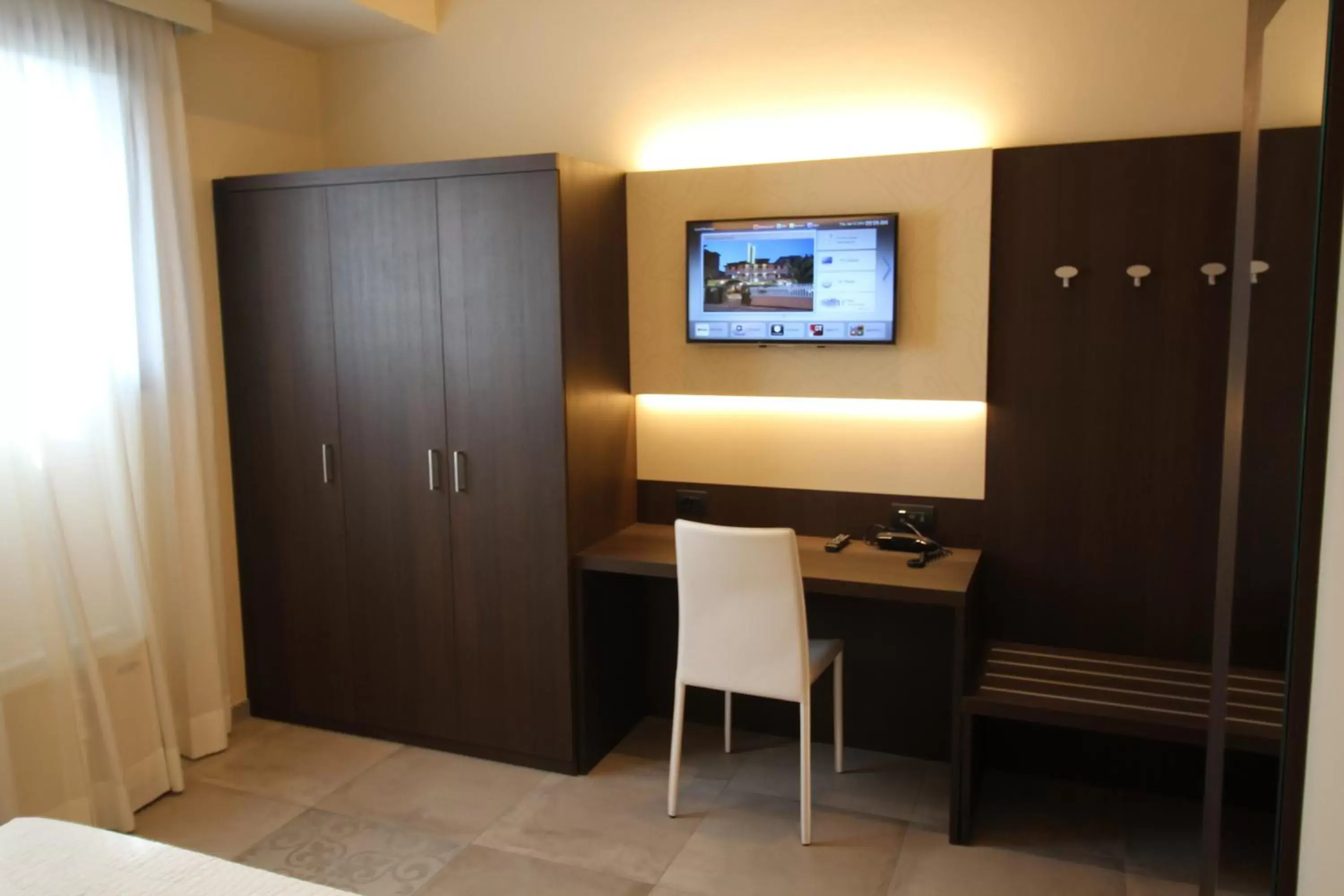 TV and multimedia, TV/Entertainment Center in Del Prado