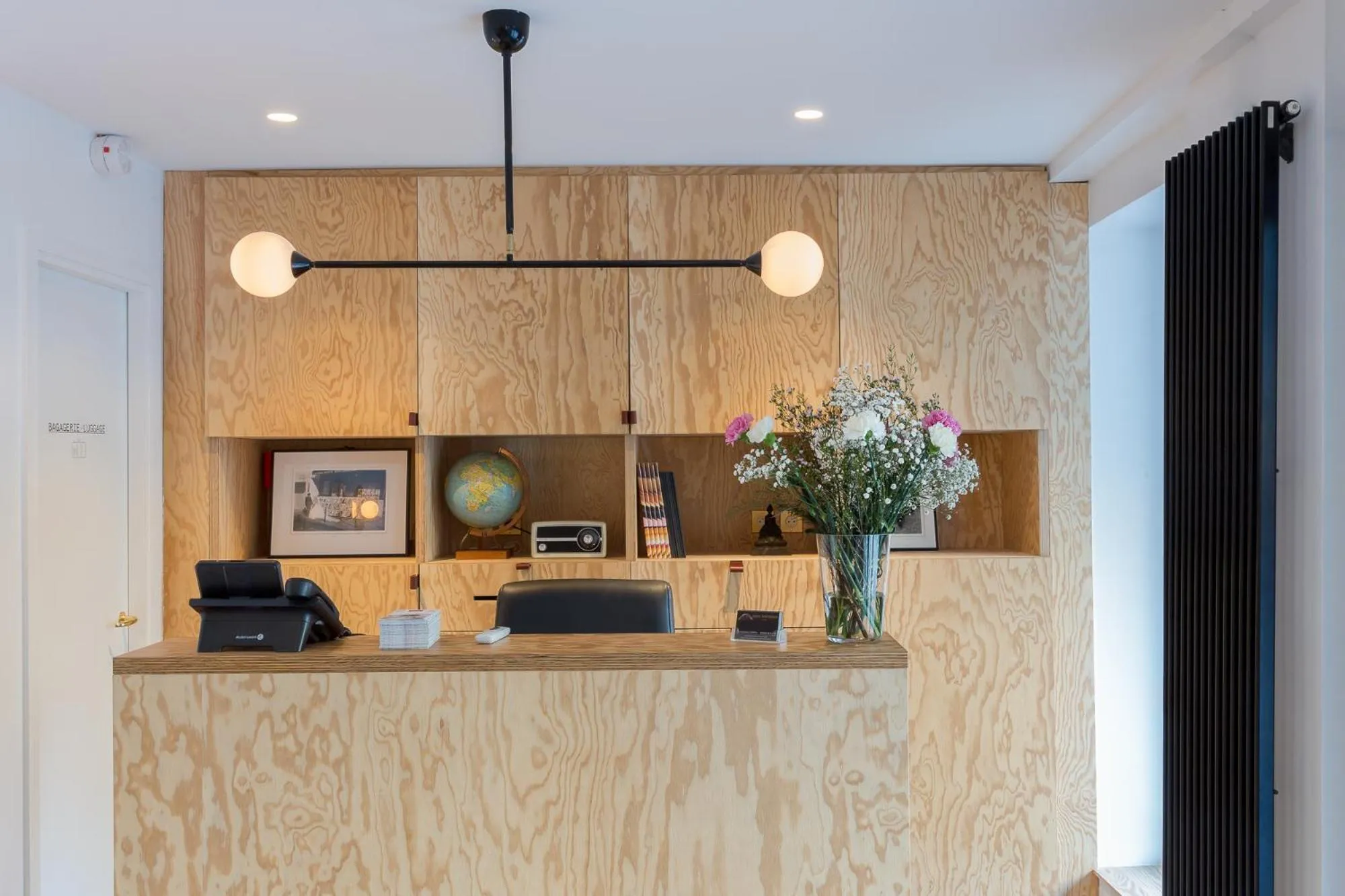 Lobby or reception in Hôtel Montholon