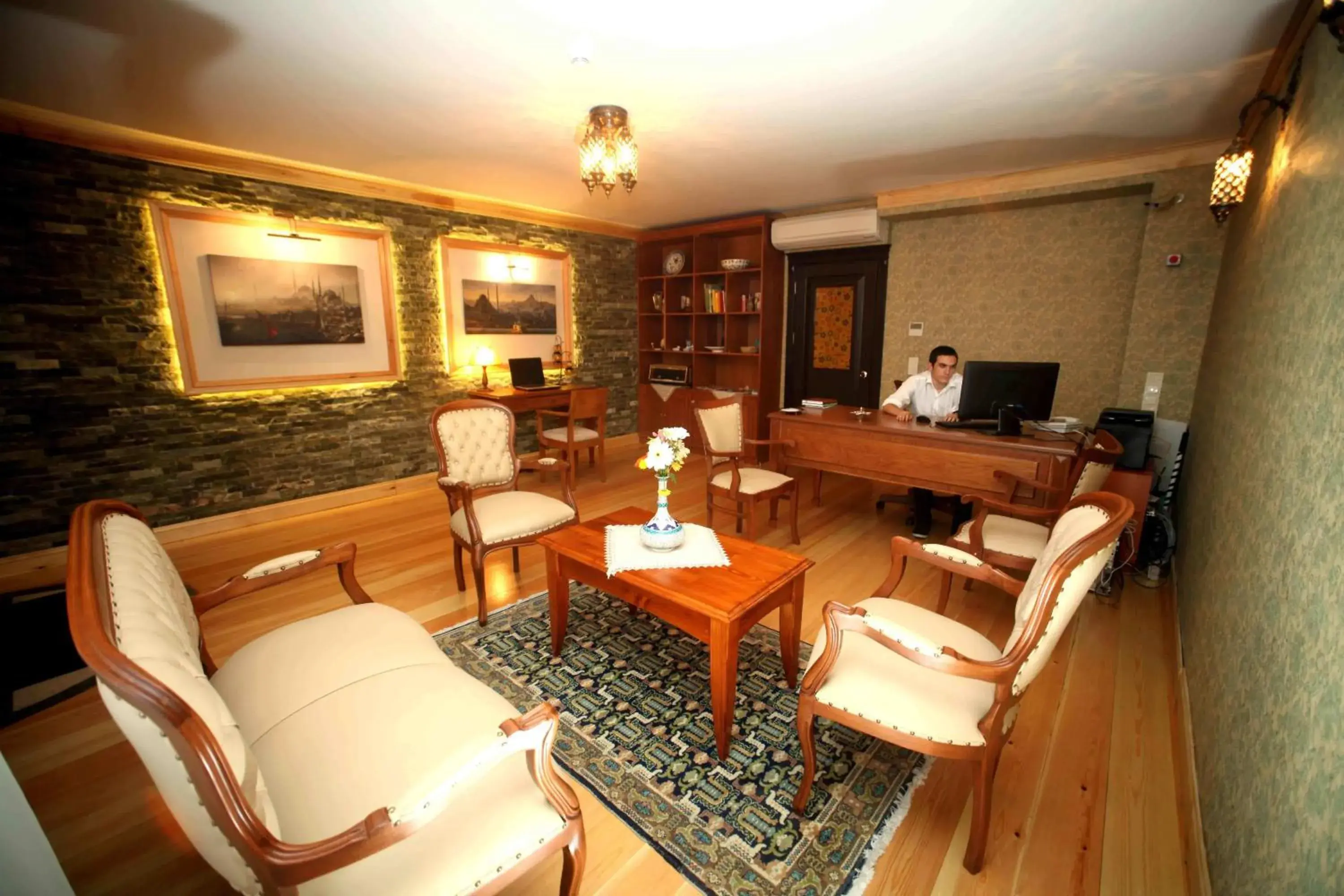 Lobby or reception, Seating Area in Lalinn Hotel