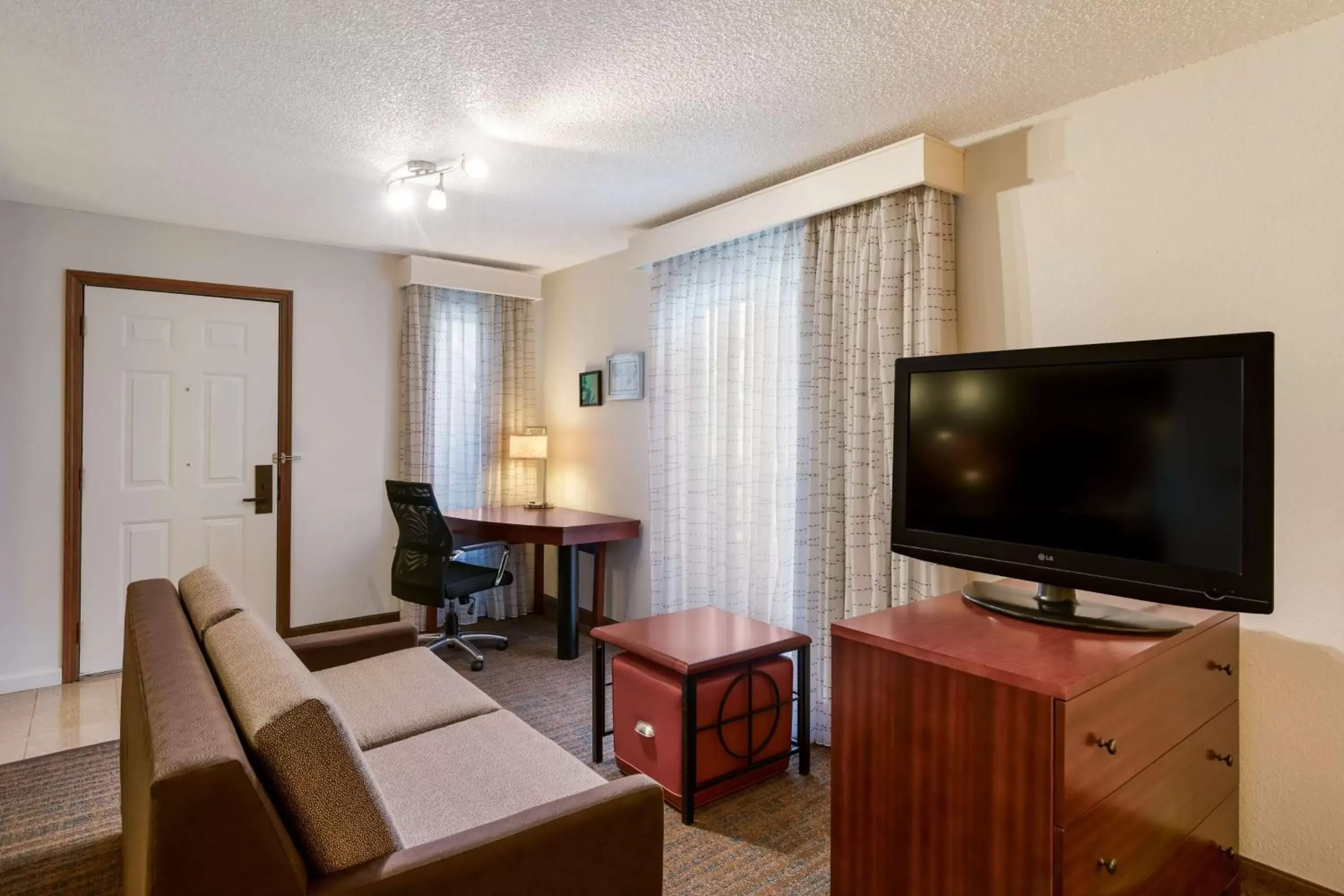Bedroom, TV/Entertainment Center in SenS Suites Livermore; SureStay Collection by Best Western