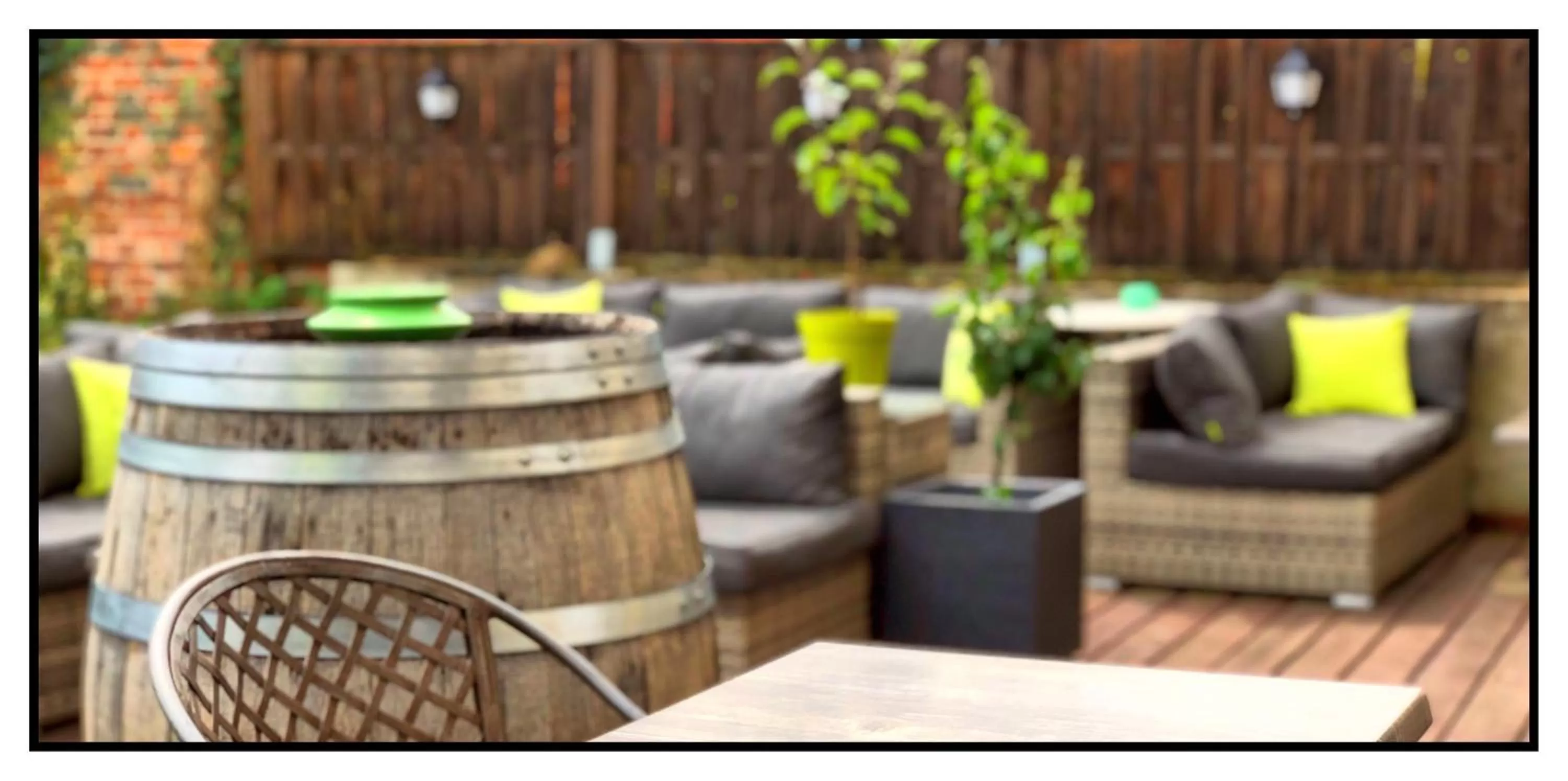 Patio in Dupain & Dubeurre Appart'Hôtel - Parking