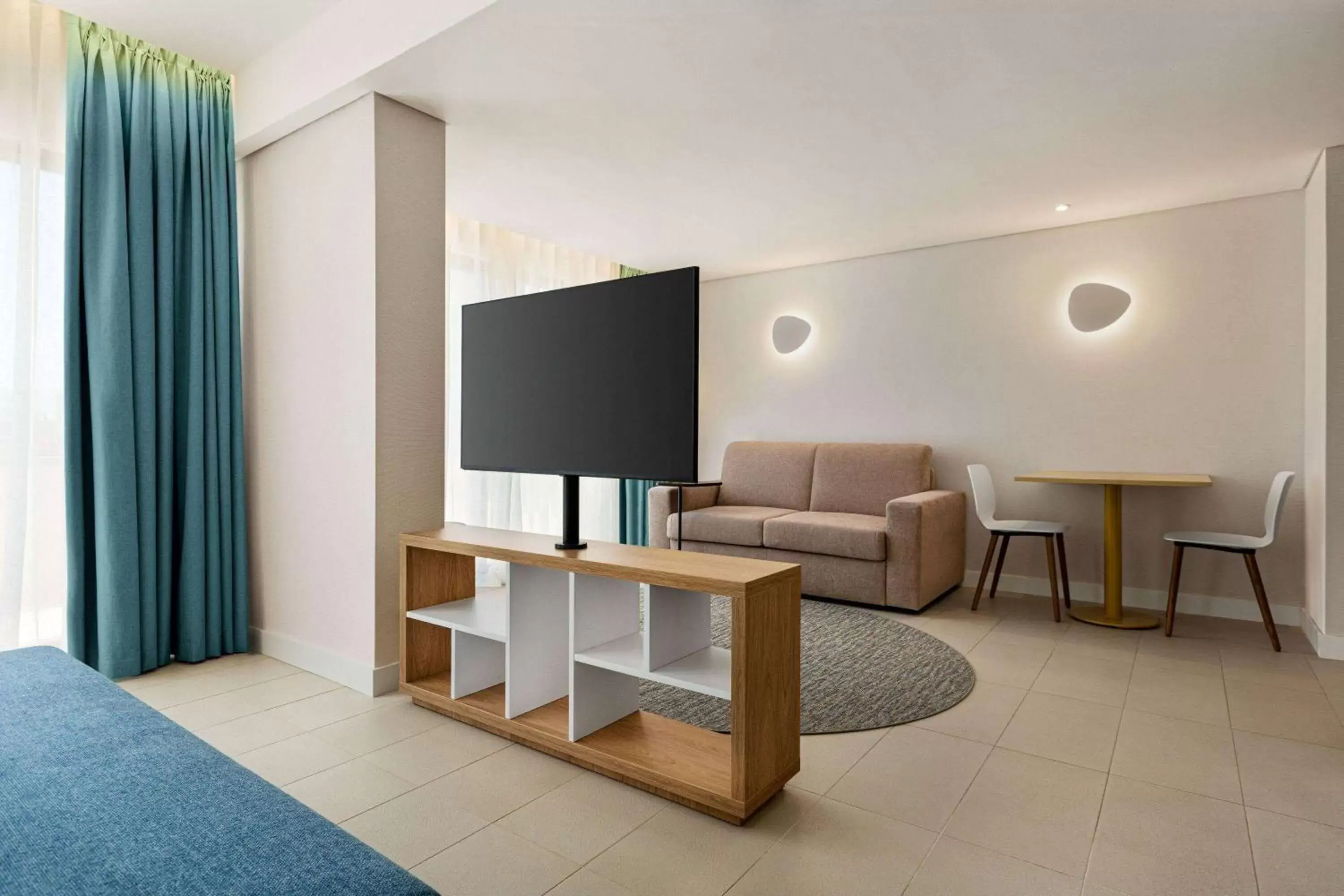 Bed, TV/Entertainment Center in Wyndham Residences Alvor Beach