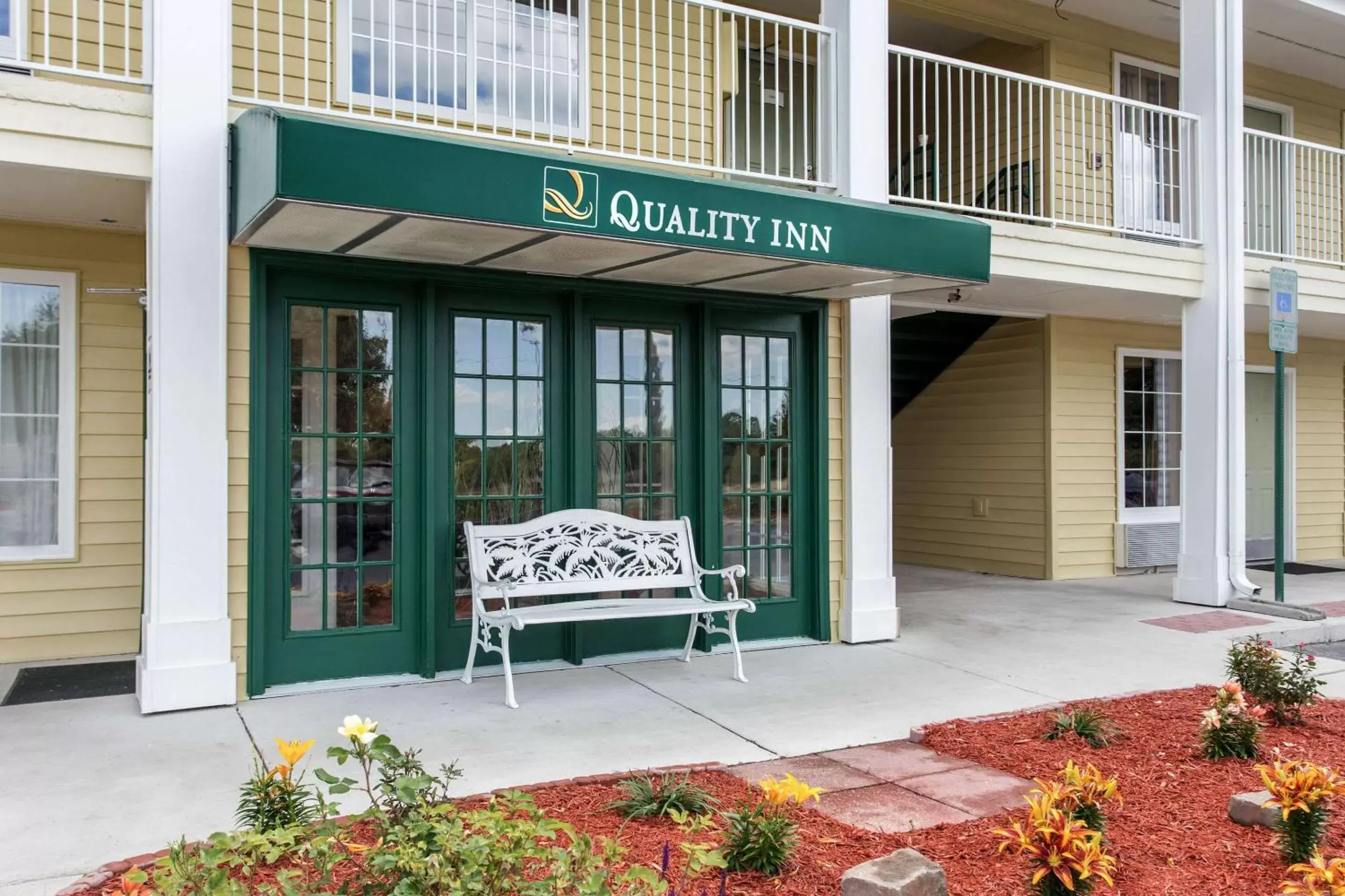 Property building in Quality Inn Laurinburg