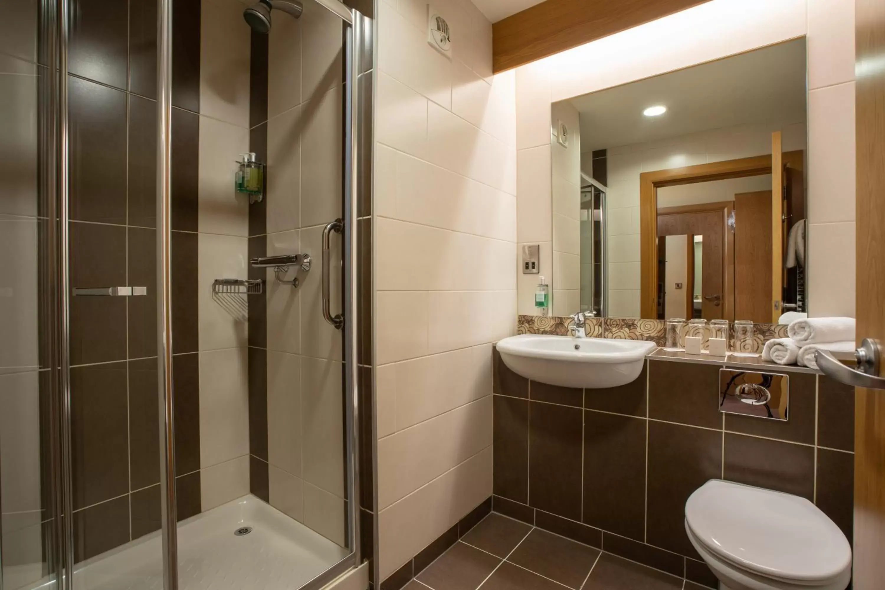 Bathroom in Belmore Court & Motel