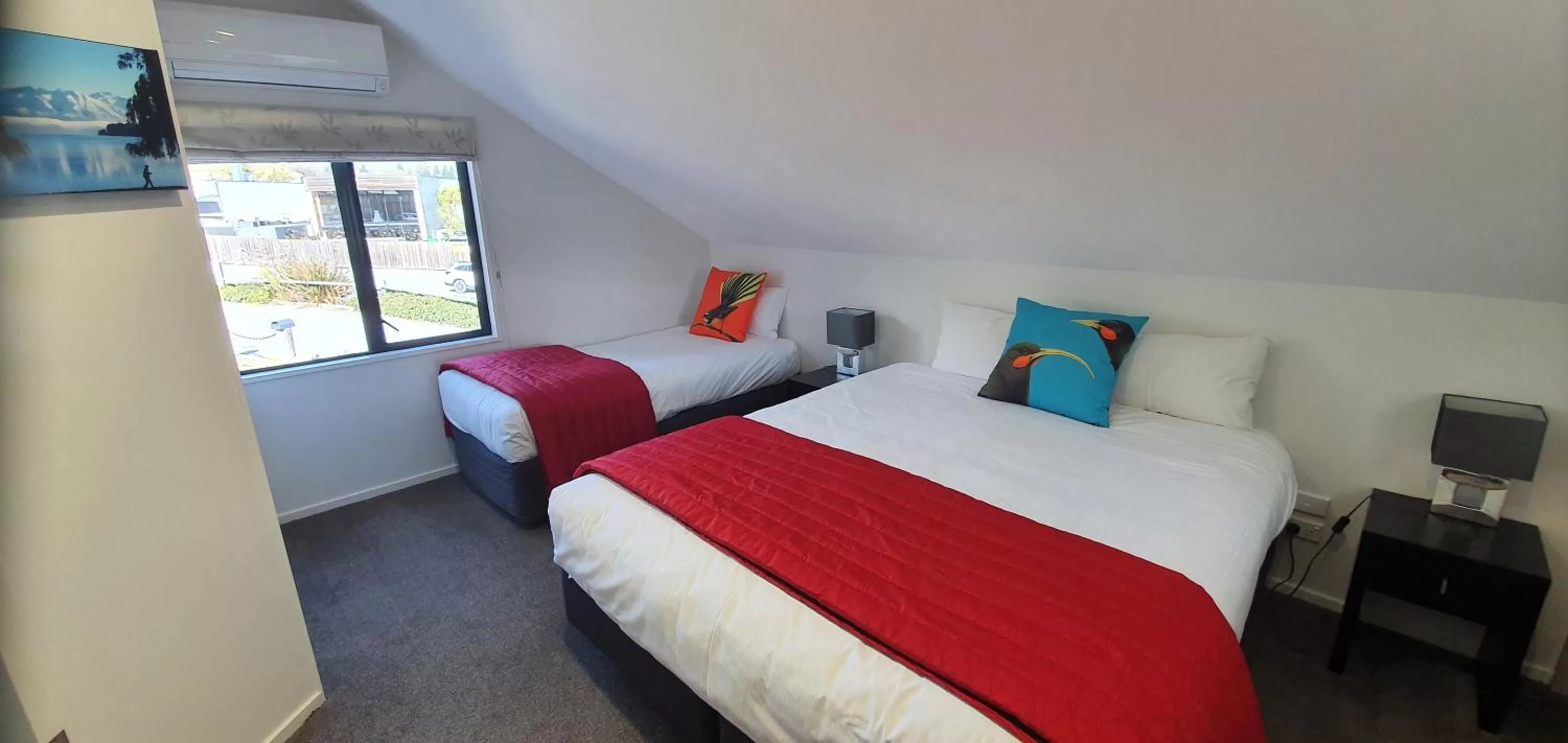 Bedroom, Bed in The Moorings Motel and Apartments