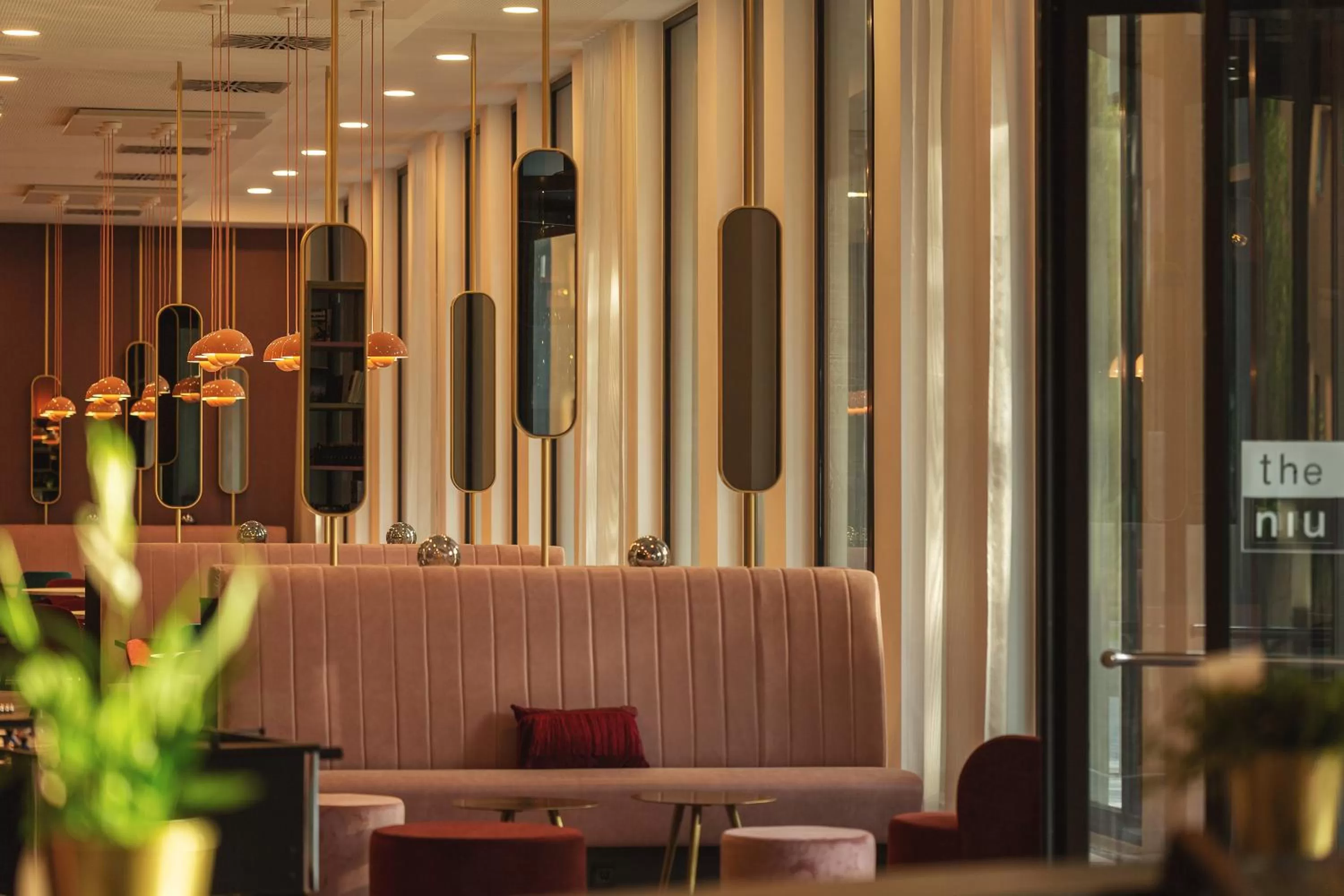 Lounge or bar in Holiday Inn - the niu, Loco Munich North by IHG