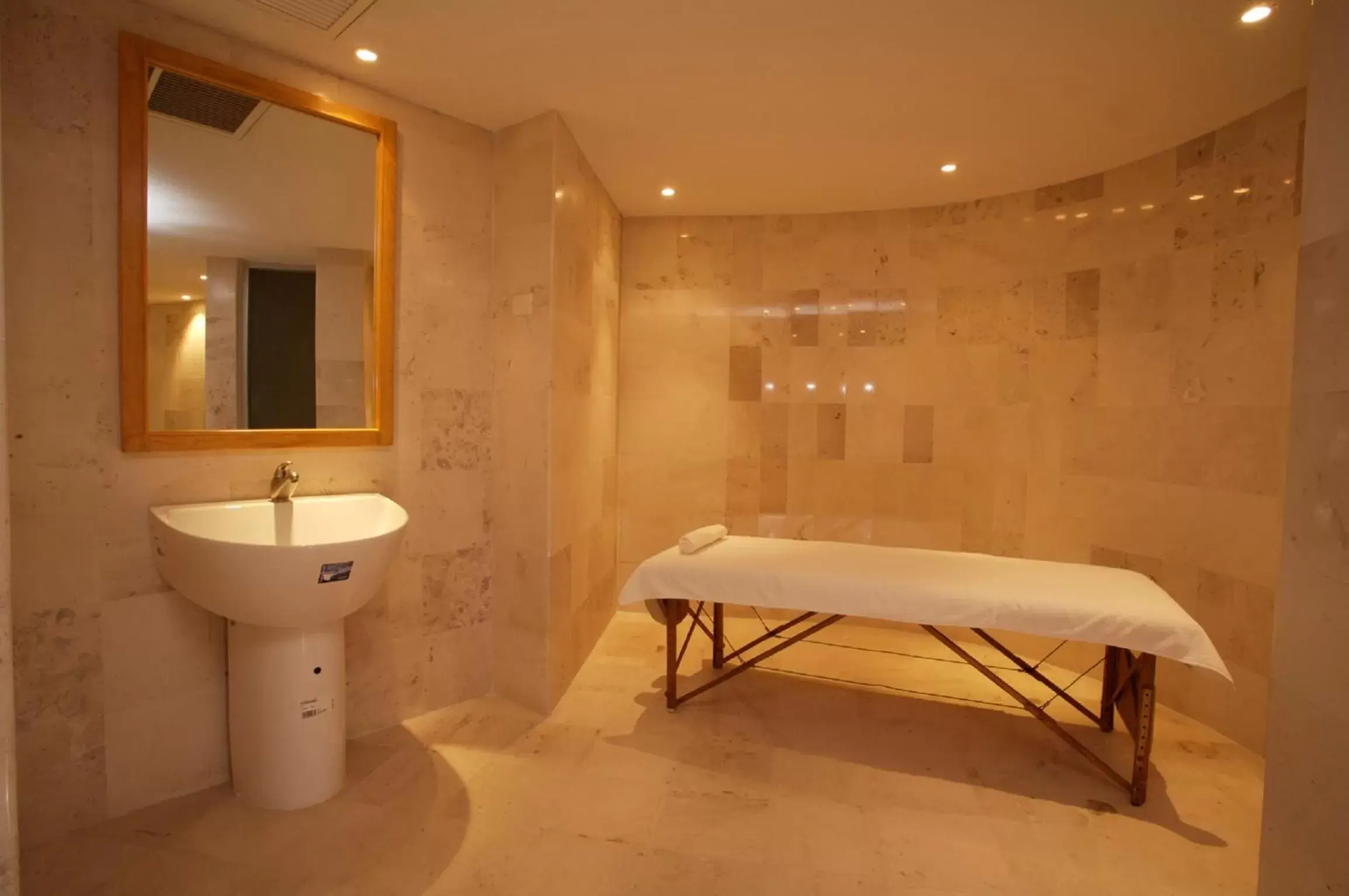 Massage, Bathroom in Grand Park Royal Cozumel