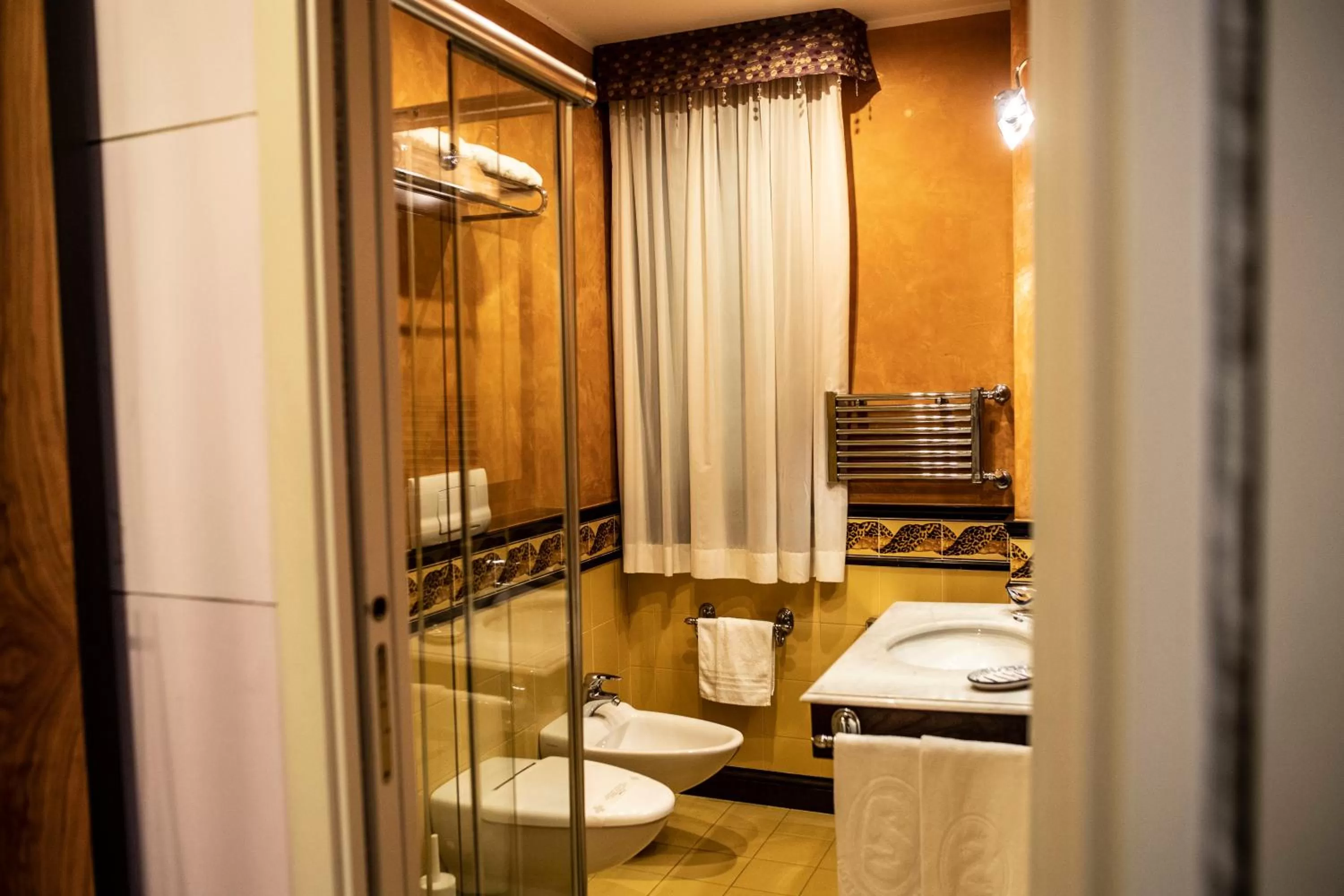 Bathroom in Hotel Garibaldi