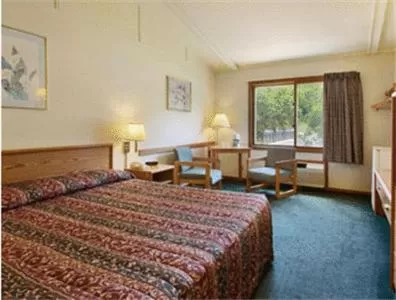 Standard King Room - Smoking in Travelodge by Wyndham Red Wing