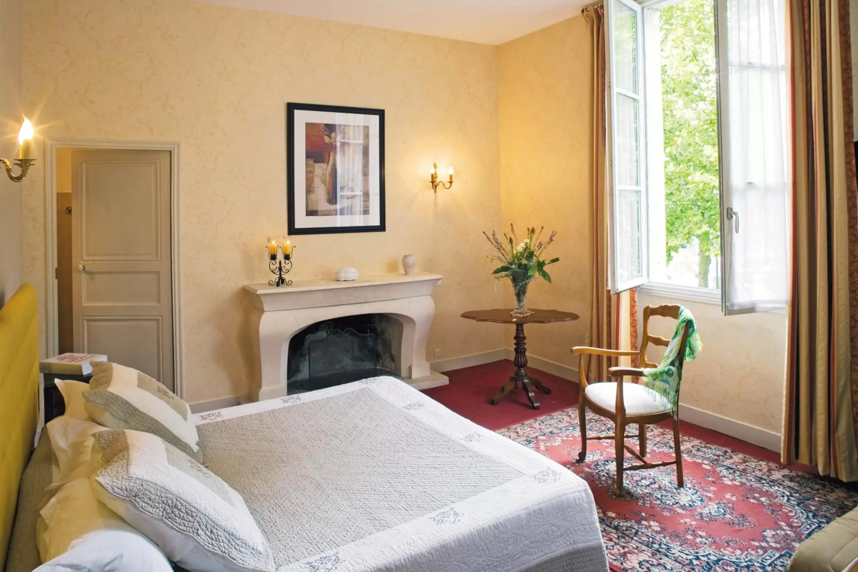 Bedroom, Bed in Chateaux Demeures Le Plantagenet