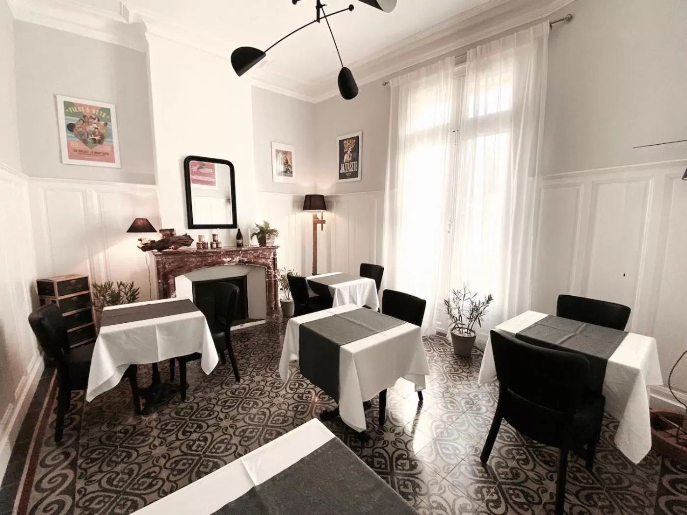 Kitchen or kitchenette in La Domitia - Maison d'hôtes, massages & bien-être