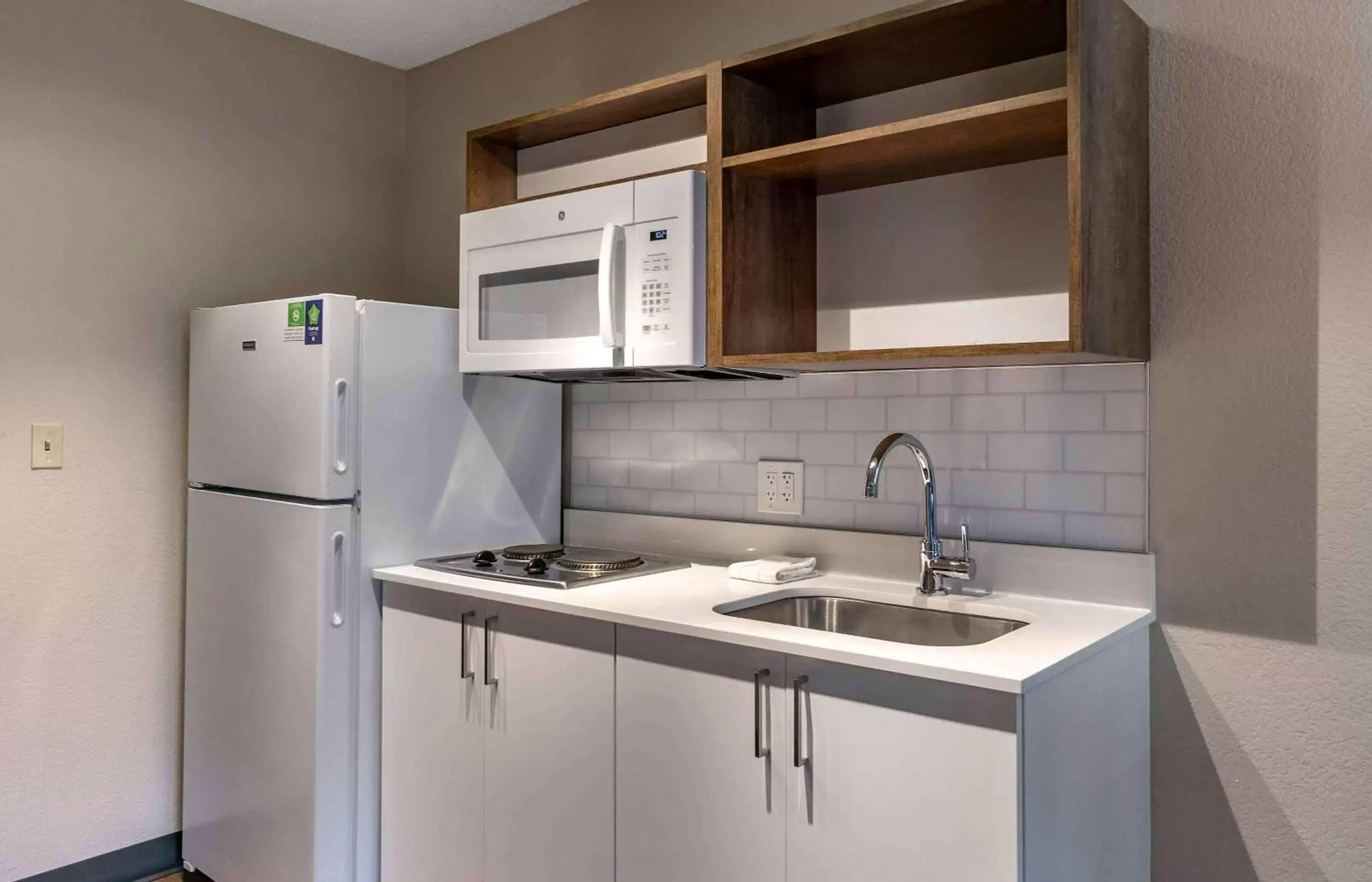 Bedroom, Kitchen/Kitchenette in Extended Stay America Premier Suites - Seattle - Bellevue - Downtown