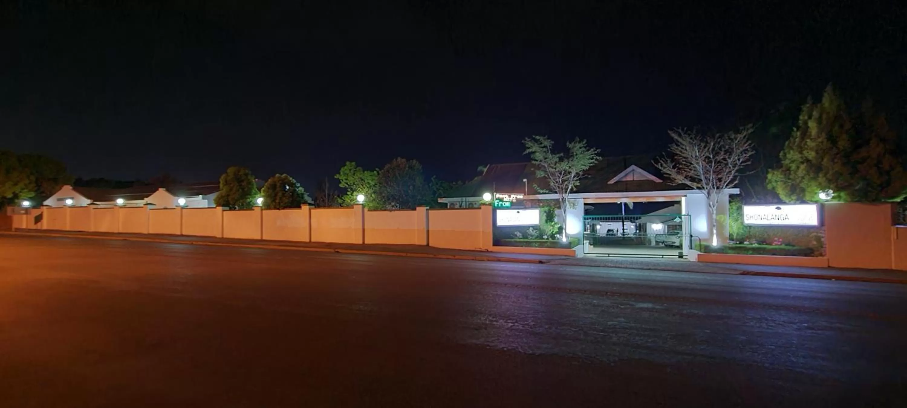 Property building in Shonalanga Lodge